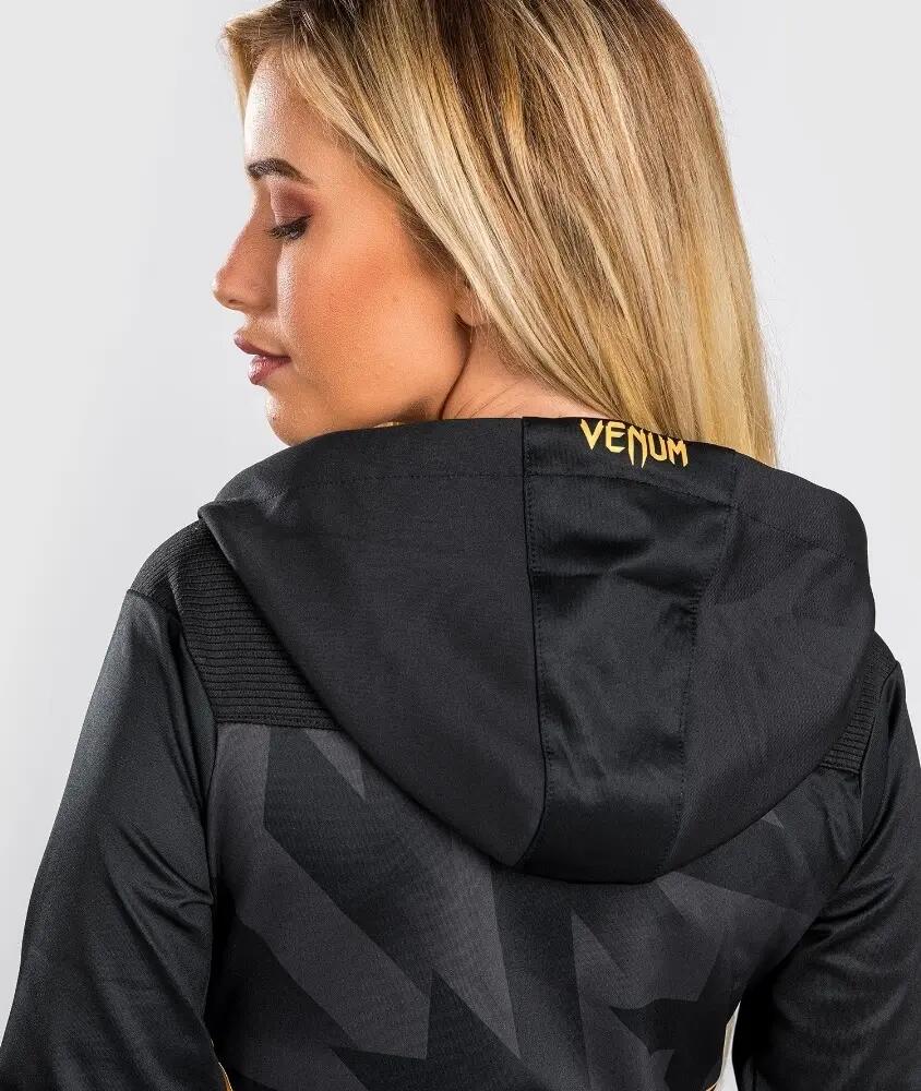 Felpa con cappuccio Venum Razor donna nero e oro leggera ed elasticizzata 9/10