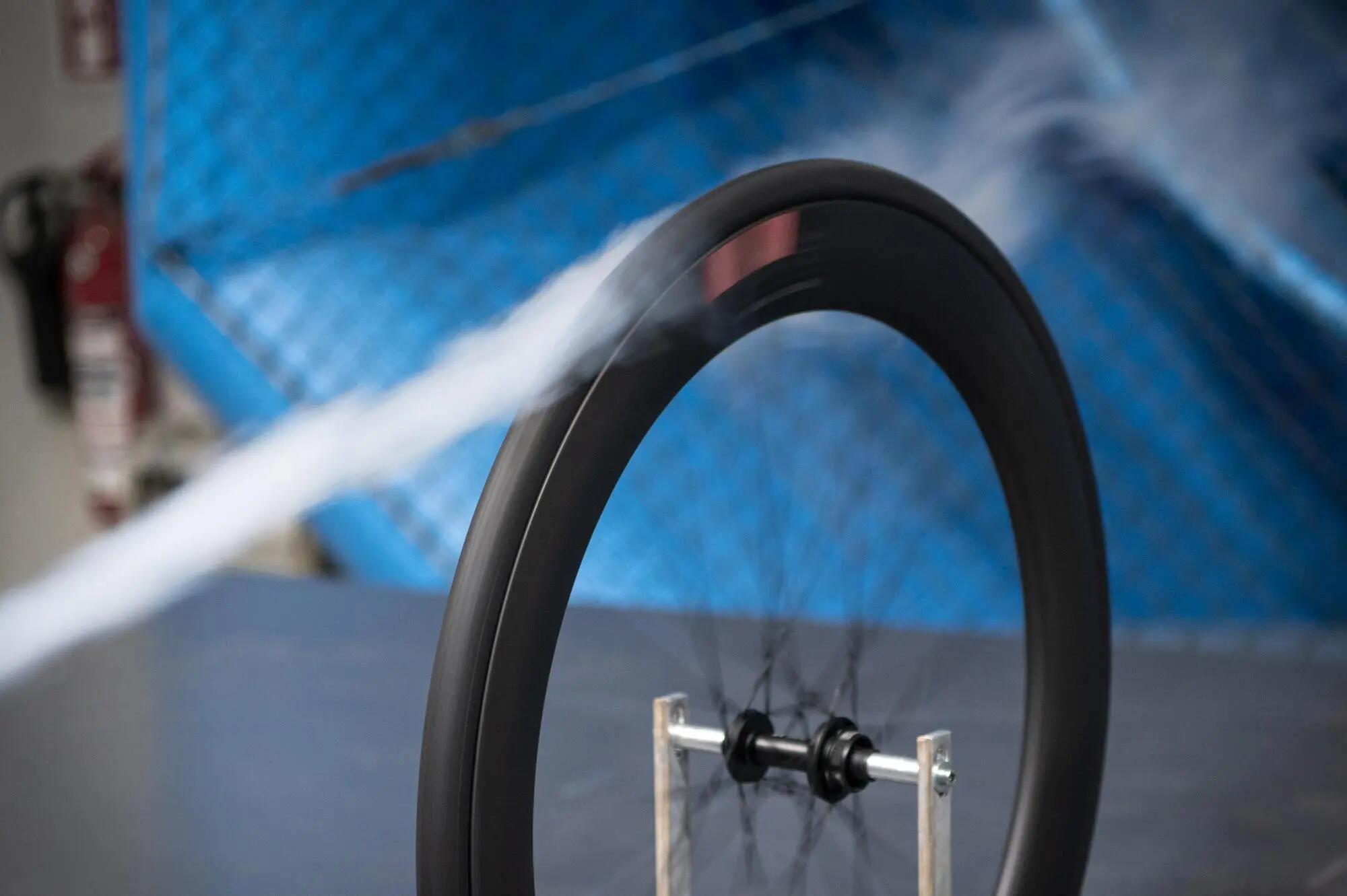 Continental Aero 111 700 mm Pneu de Estrada Tubeless Ready Dobrável Vectran Brea 5/6