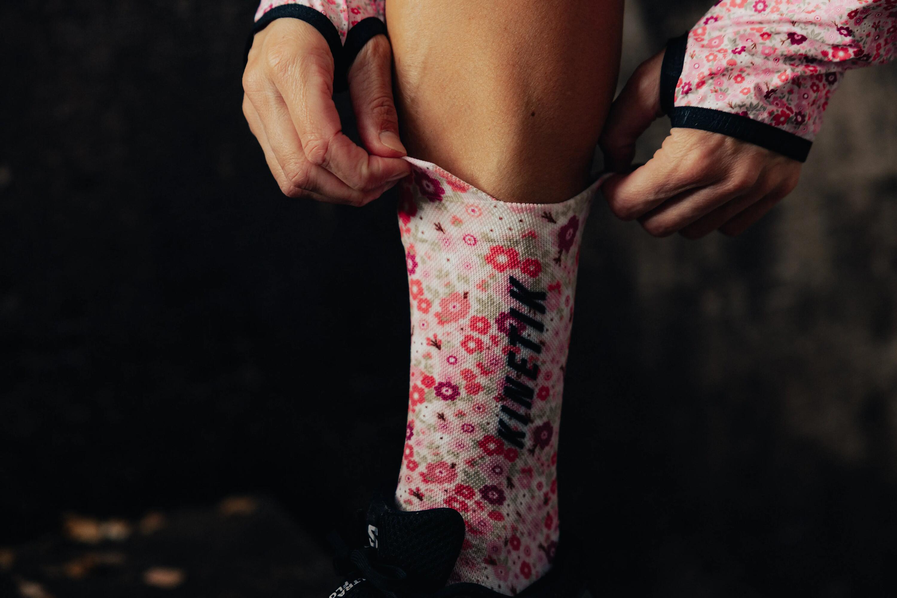 CHAUSSETTE DE TRAIL RUNNING FULLKROSS FLORAL MELLOW ROSE 2/7