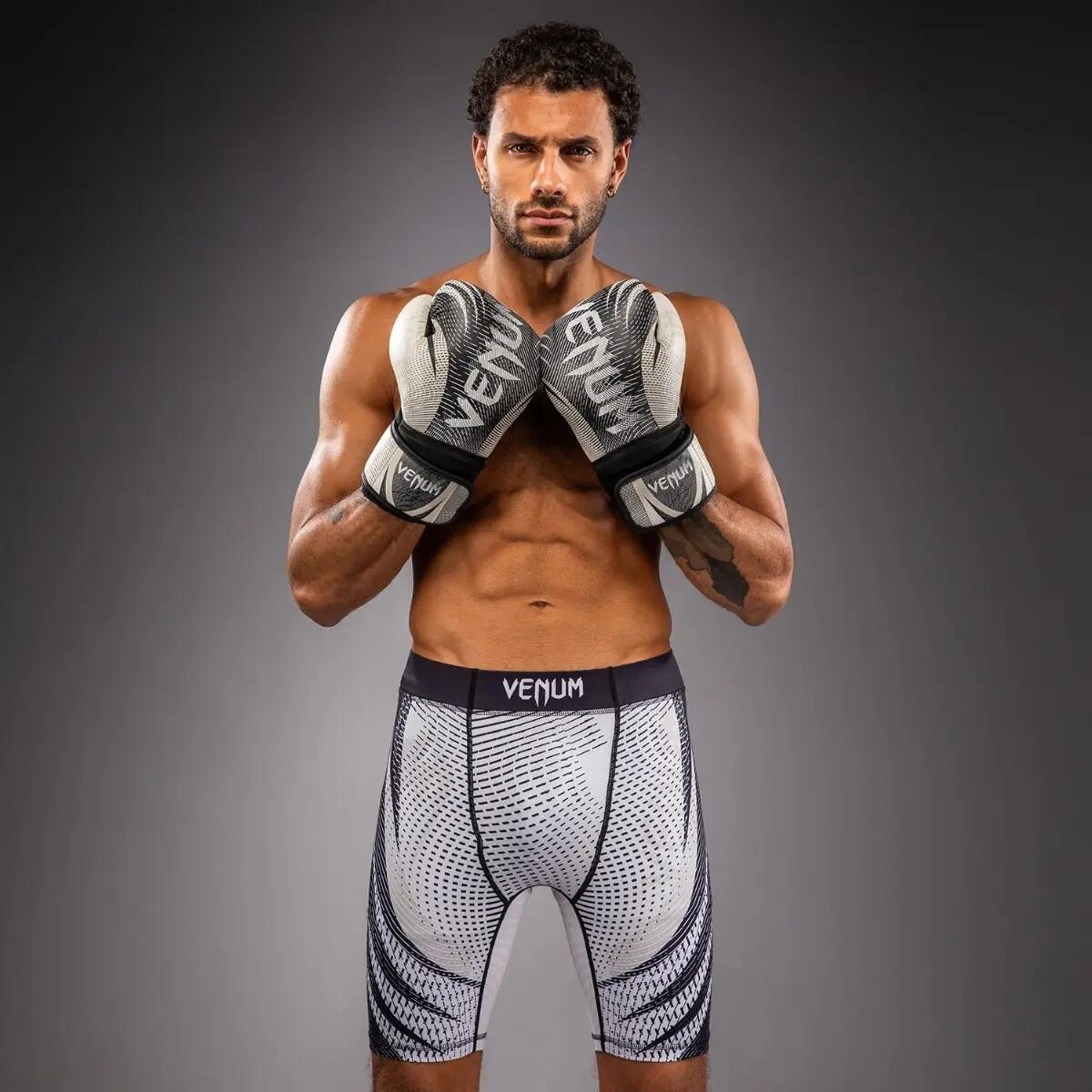 Vale Tudo Shorts Venum Galactic 3.0 Weiss/Schwarz XL 4/7