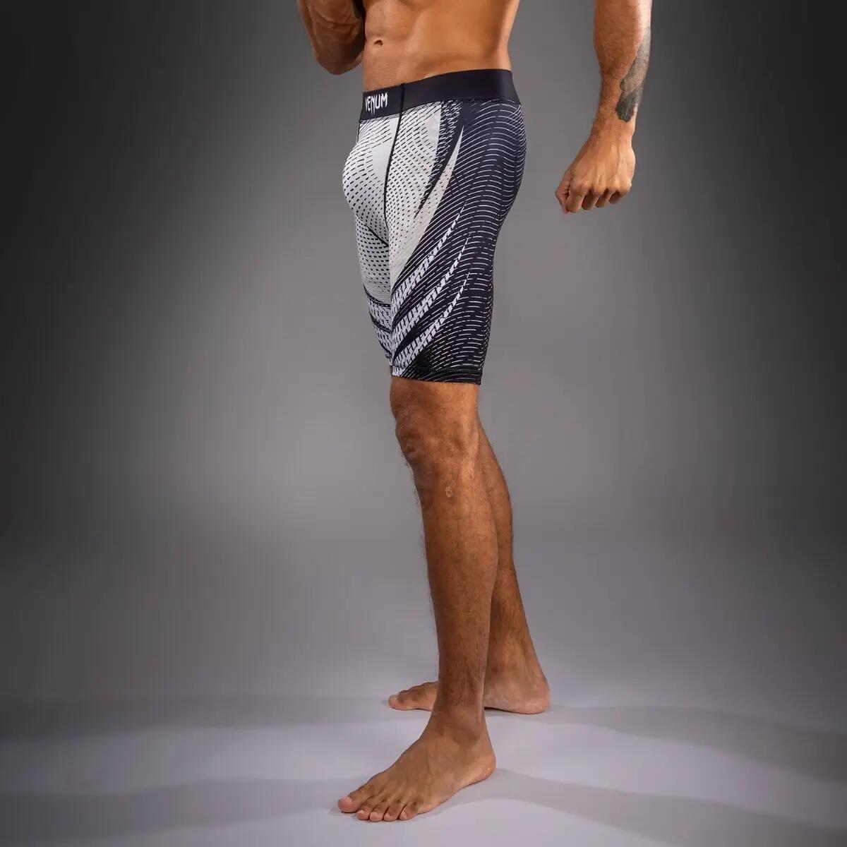 Vale Tudo Shorts Venum Galactic 3.0 Weiss/Schwarz XL 2/7