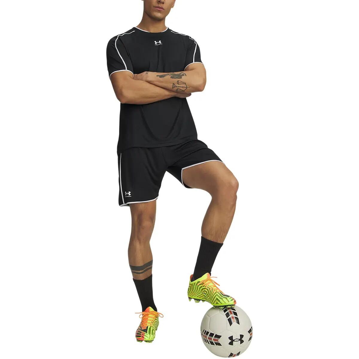 Short Homme Under Armour CHALLENGER TRAIN 4/4