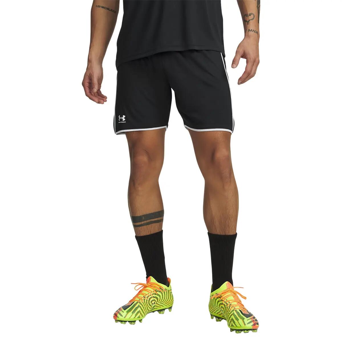 Short Homme Under Armour CHALLENGER TRAIN 2/4