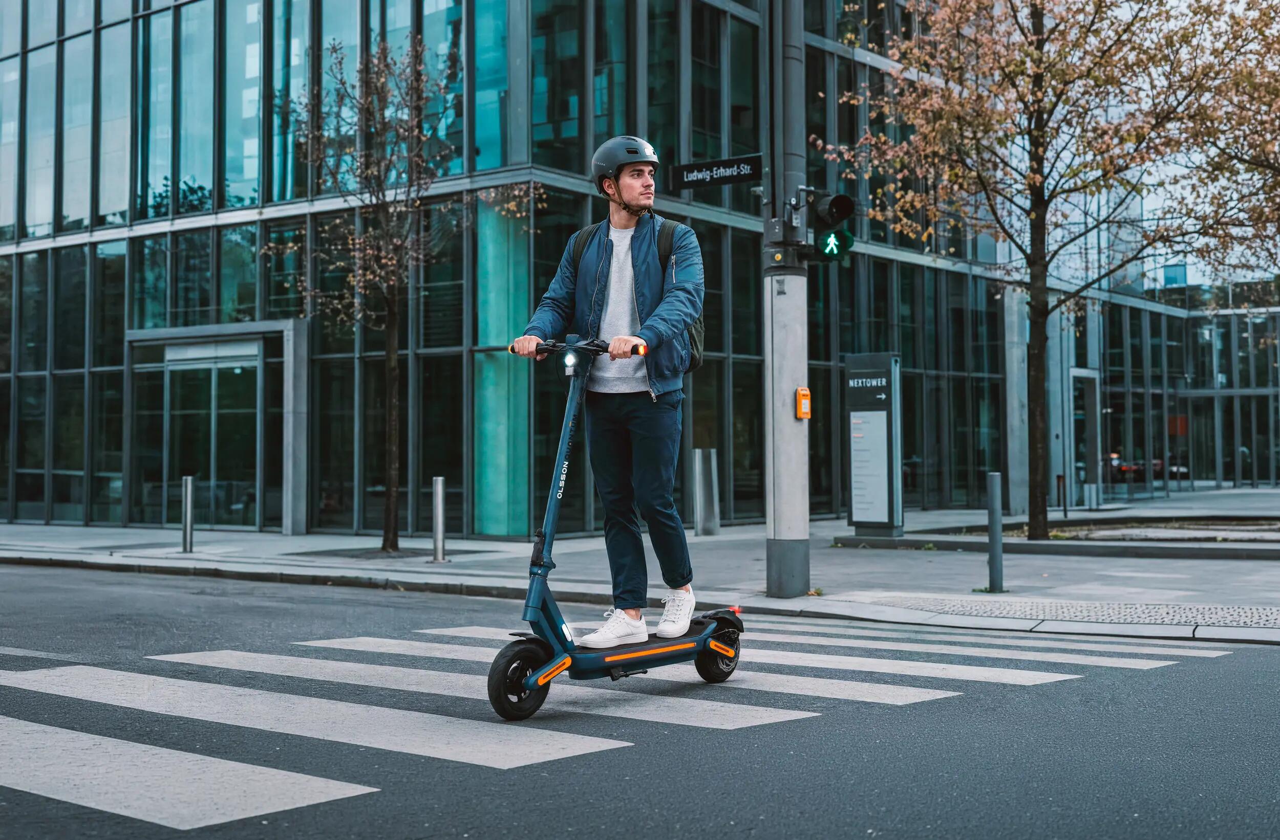 Elektrische step OLSSON QUANTUM BLUE - Motor 580W actieradius 38 km 10000mAh 9/9