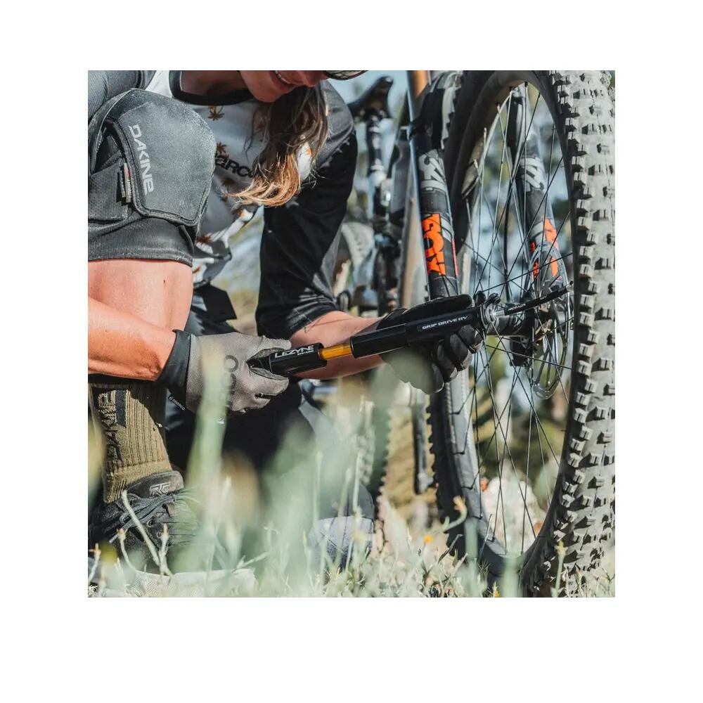 Lezyne pompa manuală HV Grip Drive S (18,6 cm) - aluminiu, furtun ABS integrat 5/10