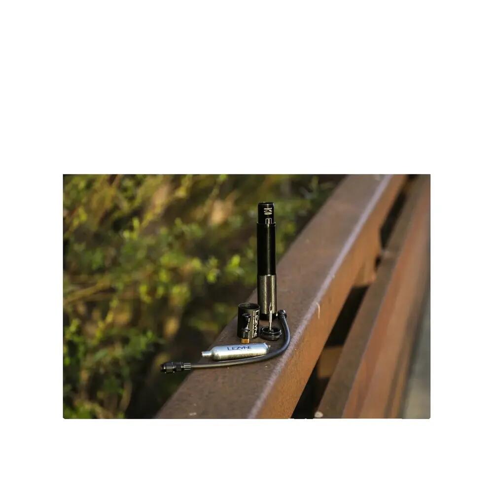 Lezyne CNC Tubeless Drive Hand Pump (Max 30 psi / 2 bar) Black 7/9