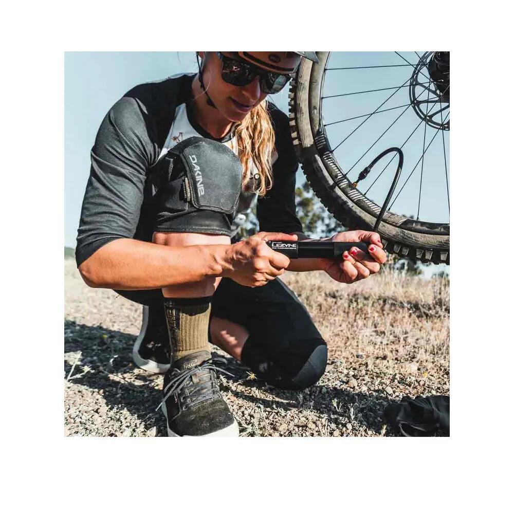 Lezyne CNC Tubeless Drive Hand Pump (Max 30 psi / 2 bar) Black 5/9