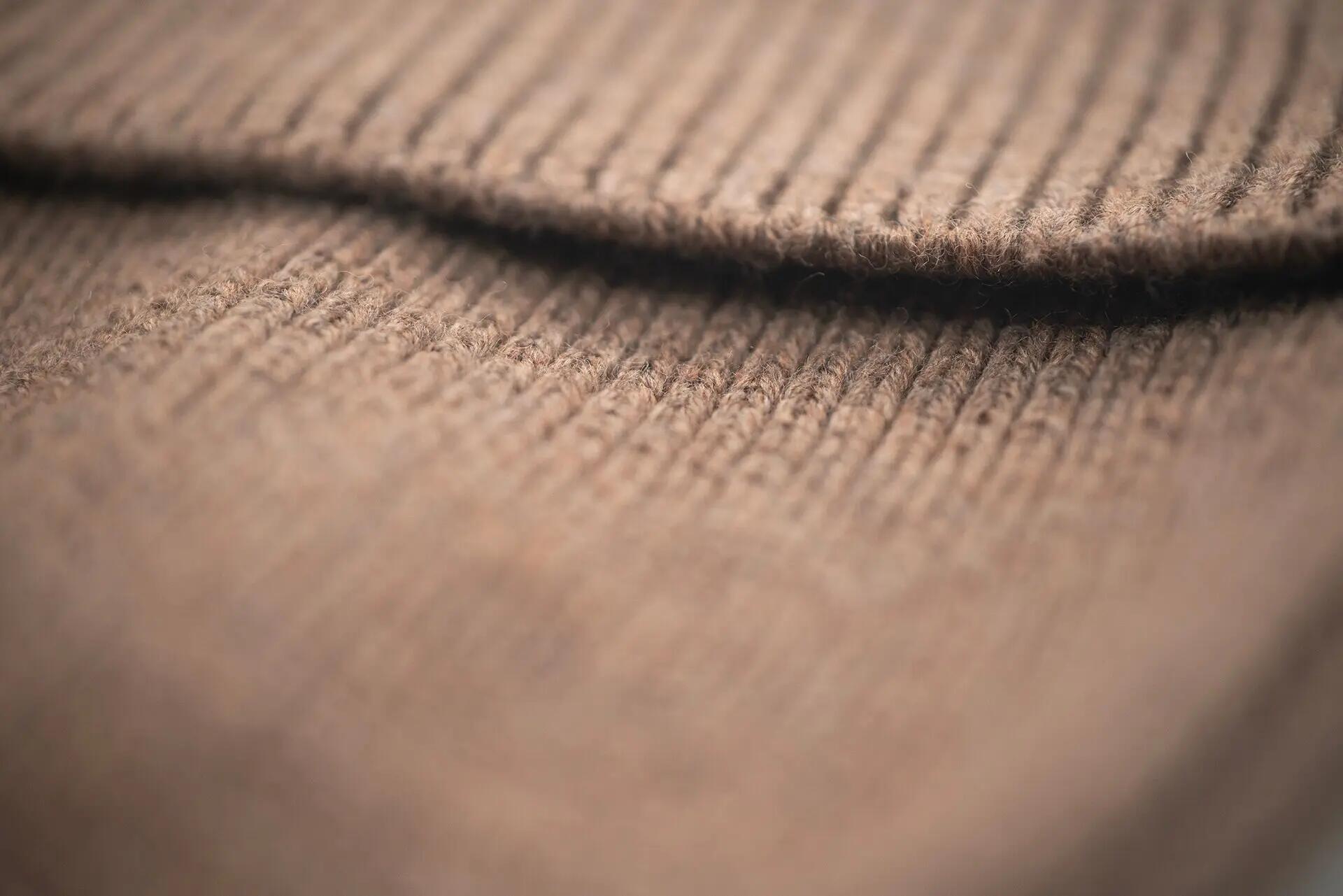 Solid – Brown 4/5