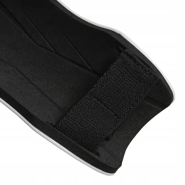 Nagolenniki do piłki nożnej Adidas Tiro 2/3