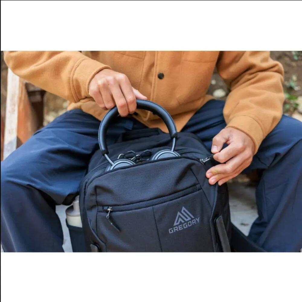 Gregory Border 30 Travel Backpack Black Lichen 4/4