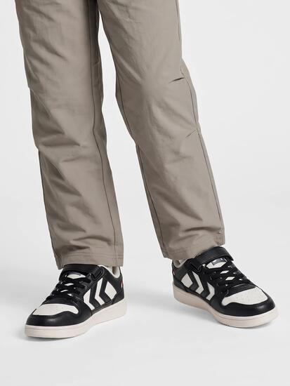 Buty Hummel ST Power Play z błyszczącymi akcentami