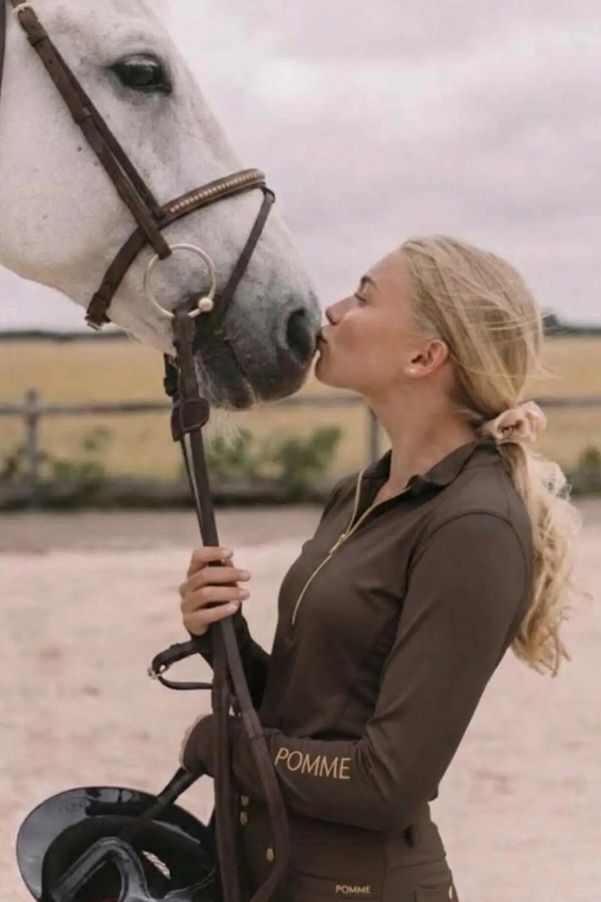 POMME EQUESTRIAN picture