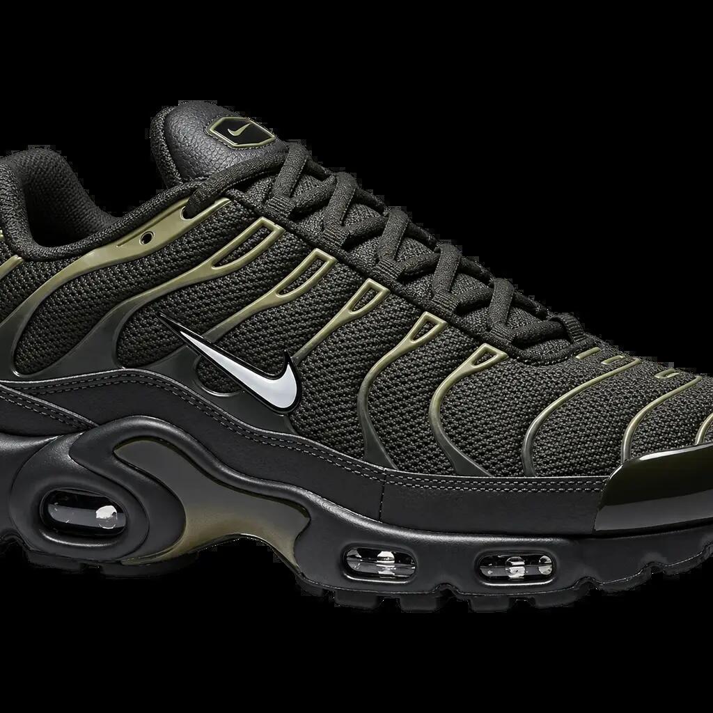 Herren - sneaker - glänzend, ohne muster - Nike air max plus - sequoia green