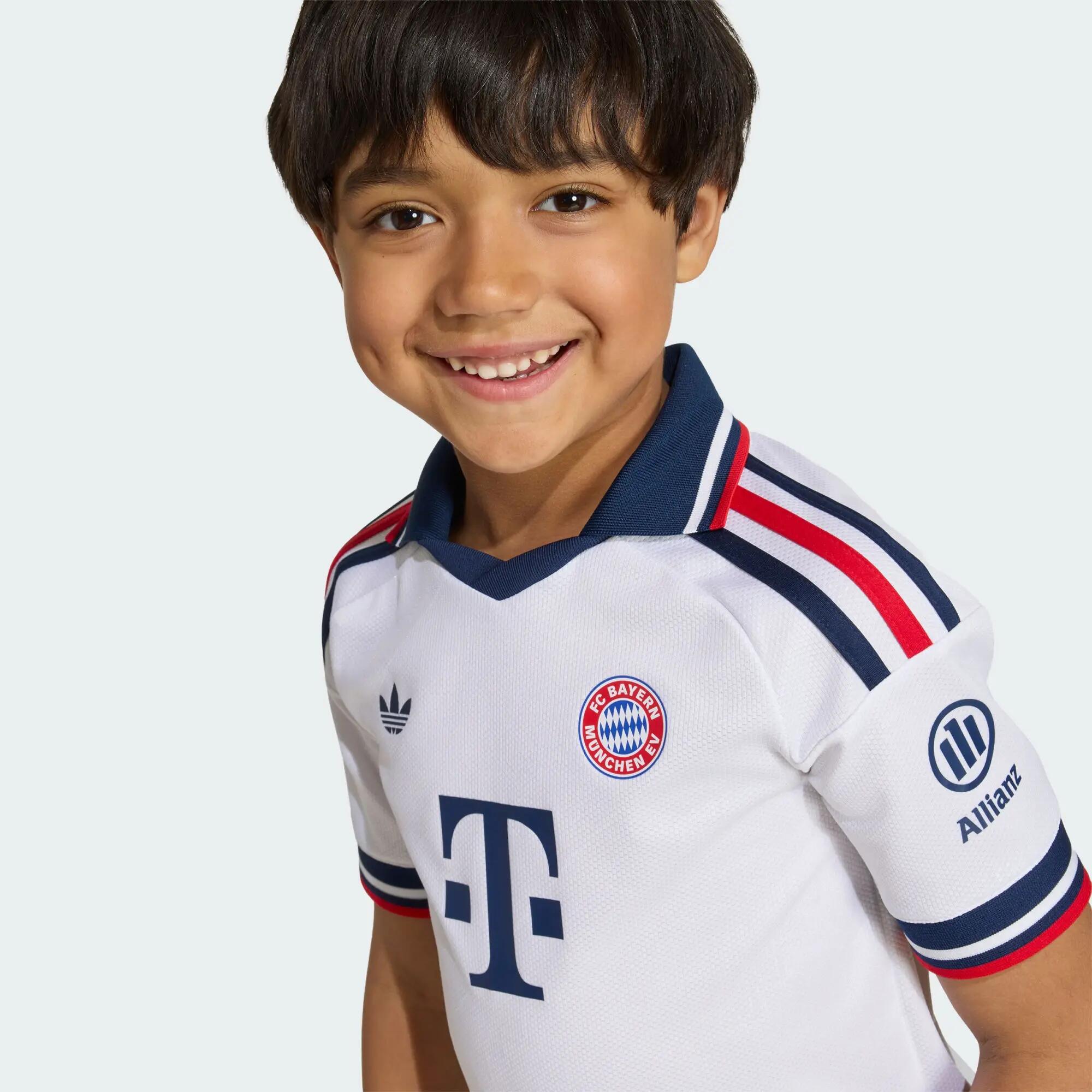 Dziecięcy komplet wyjazdowy FC Bayern 26/27 4/6