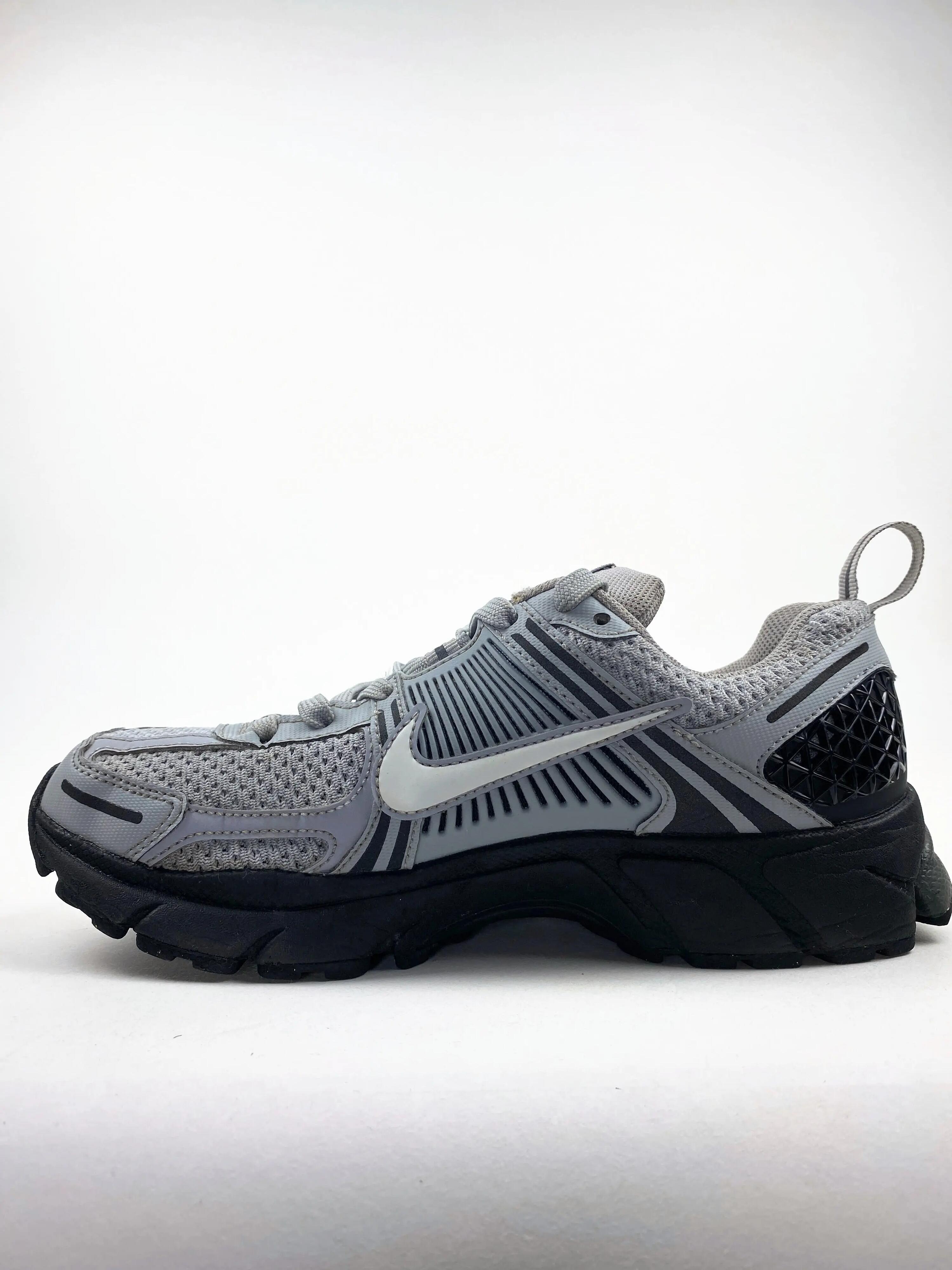 Reconditionné NIKE Baskets Femme, Zoom Vomero 5, Gris clair Très Bon État 4/4