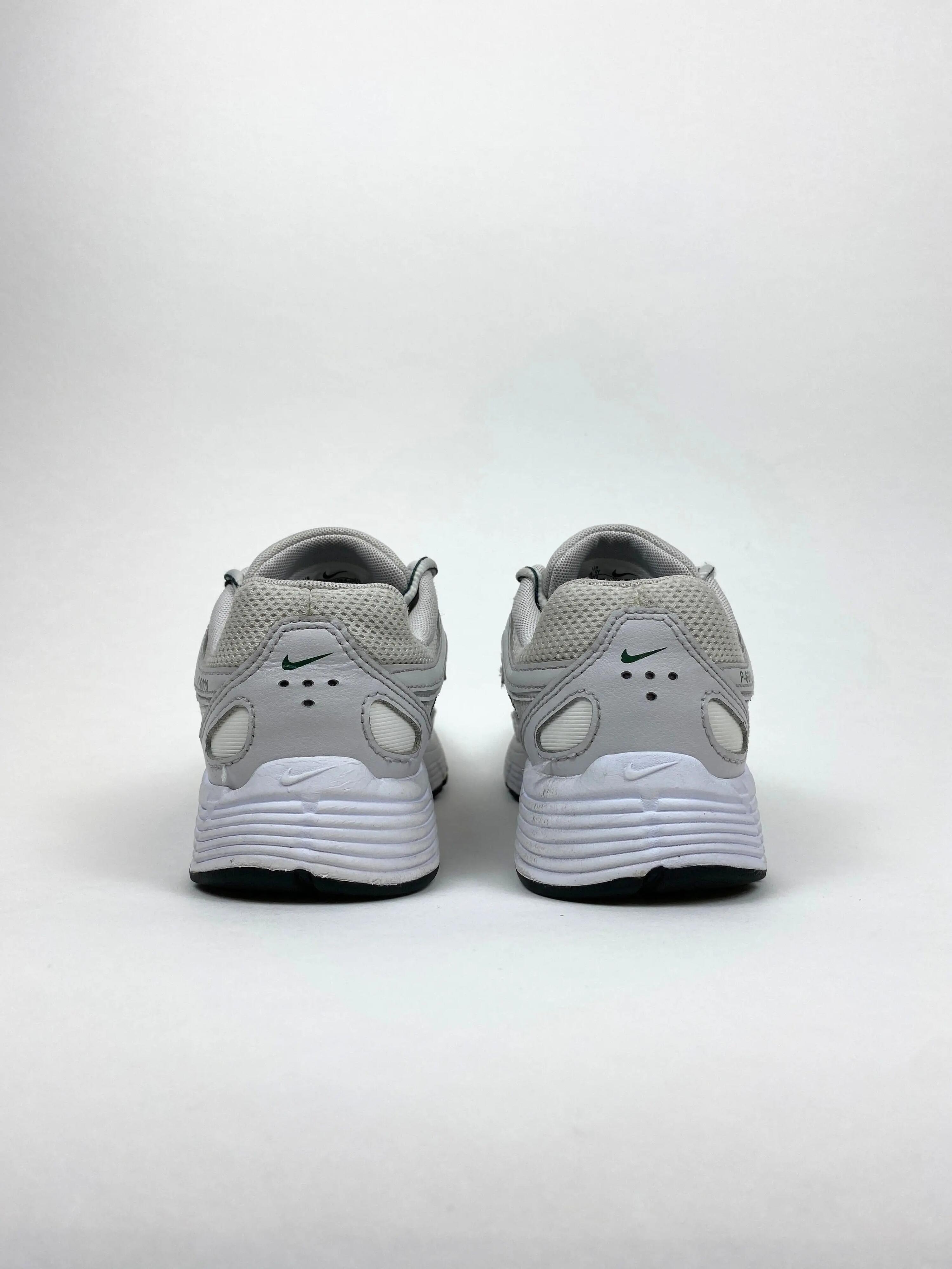 Reconditionné NIKE Baskets Femme, P-6000, Gris clair Très Bon État 3/4