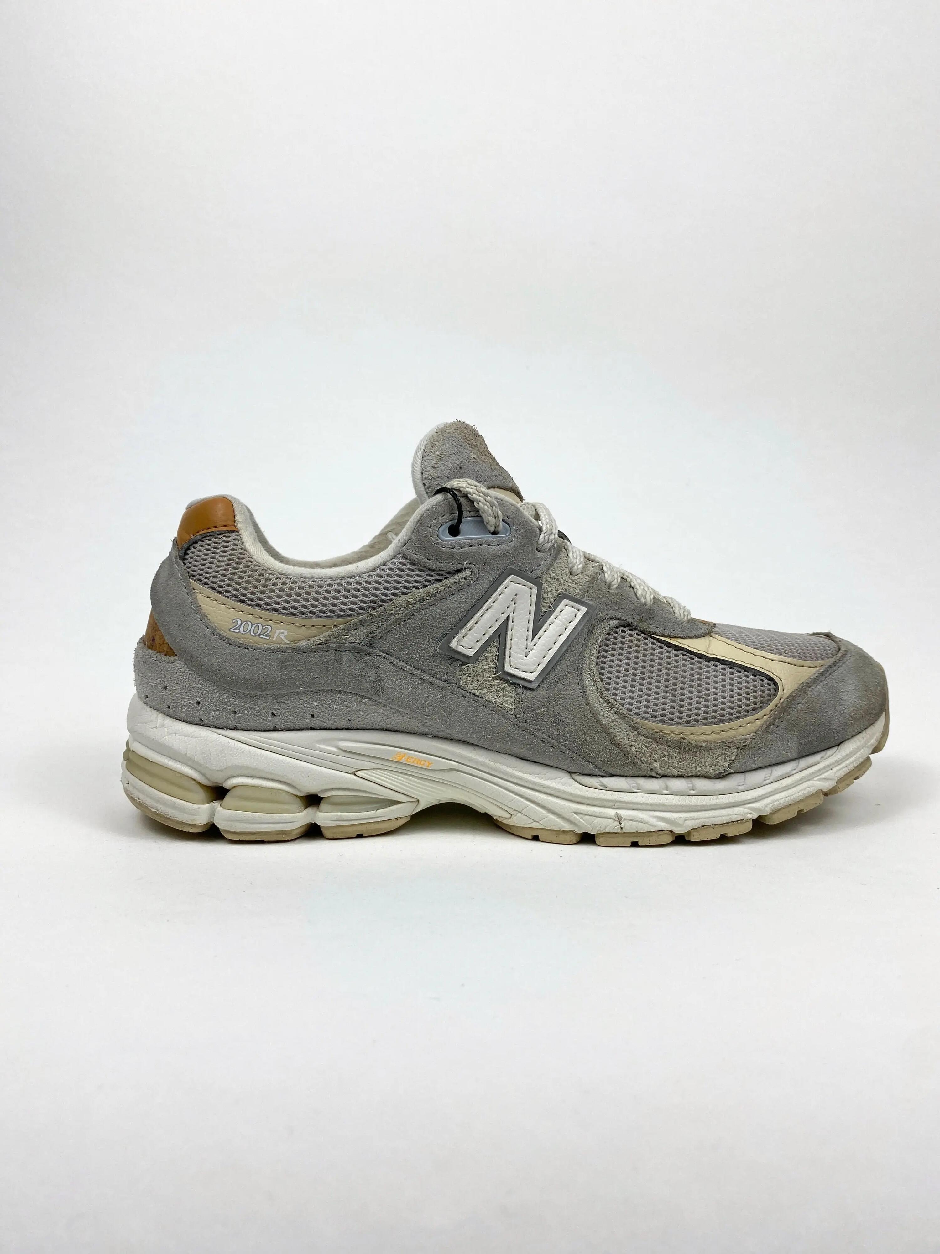 NEW BALANCE picture