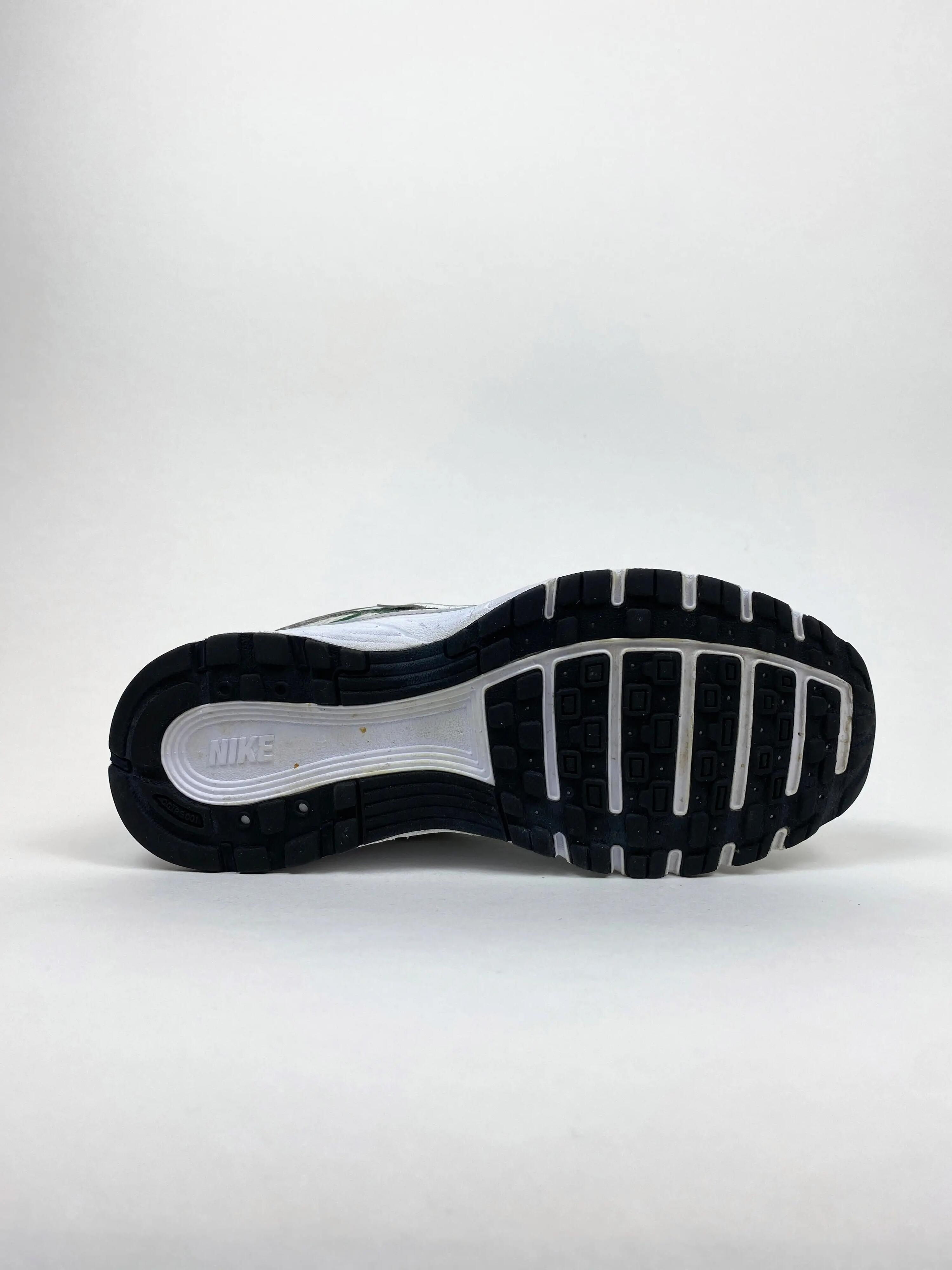 Reconditionné NIKE Baskets Femme, P-6000, Gris clair Très Bon État 2/4