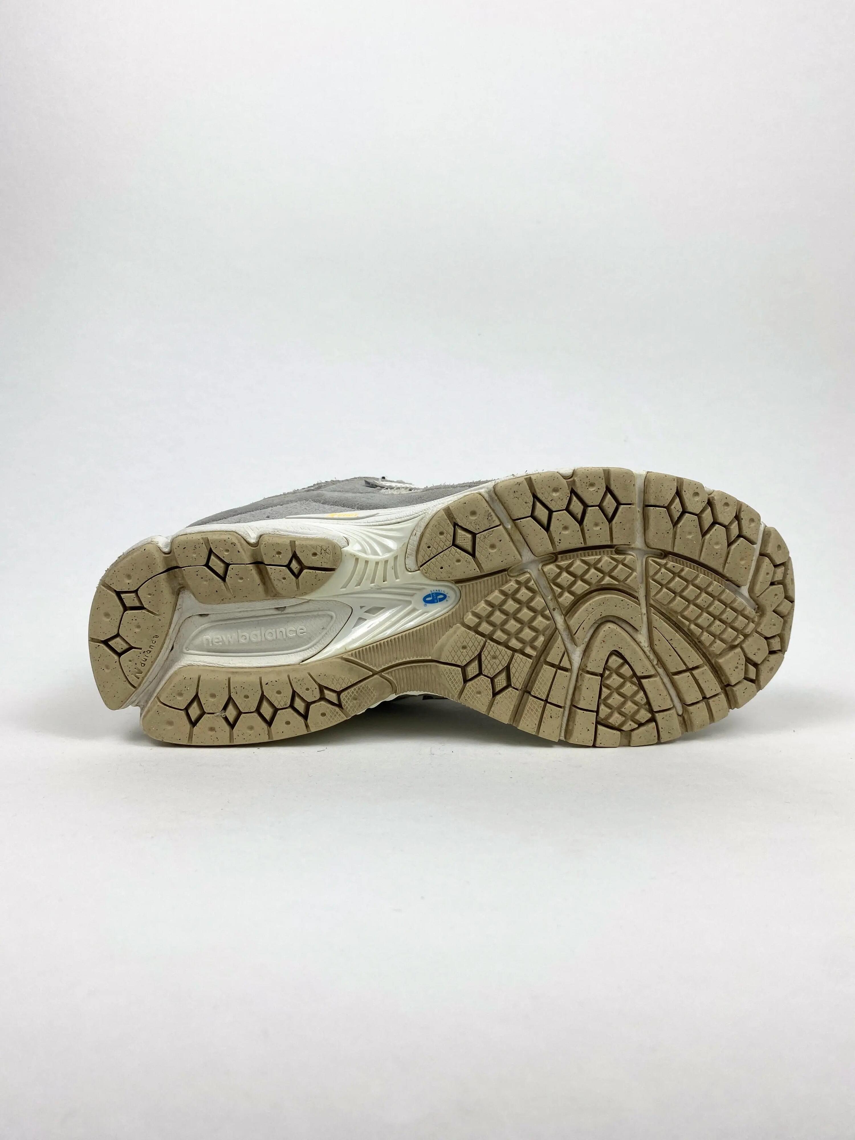 Reconditionné NEW BALANCE Baskets Femme, 2002R, Gris clair Très Bon État 2/4
