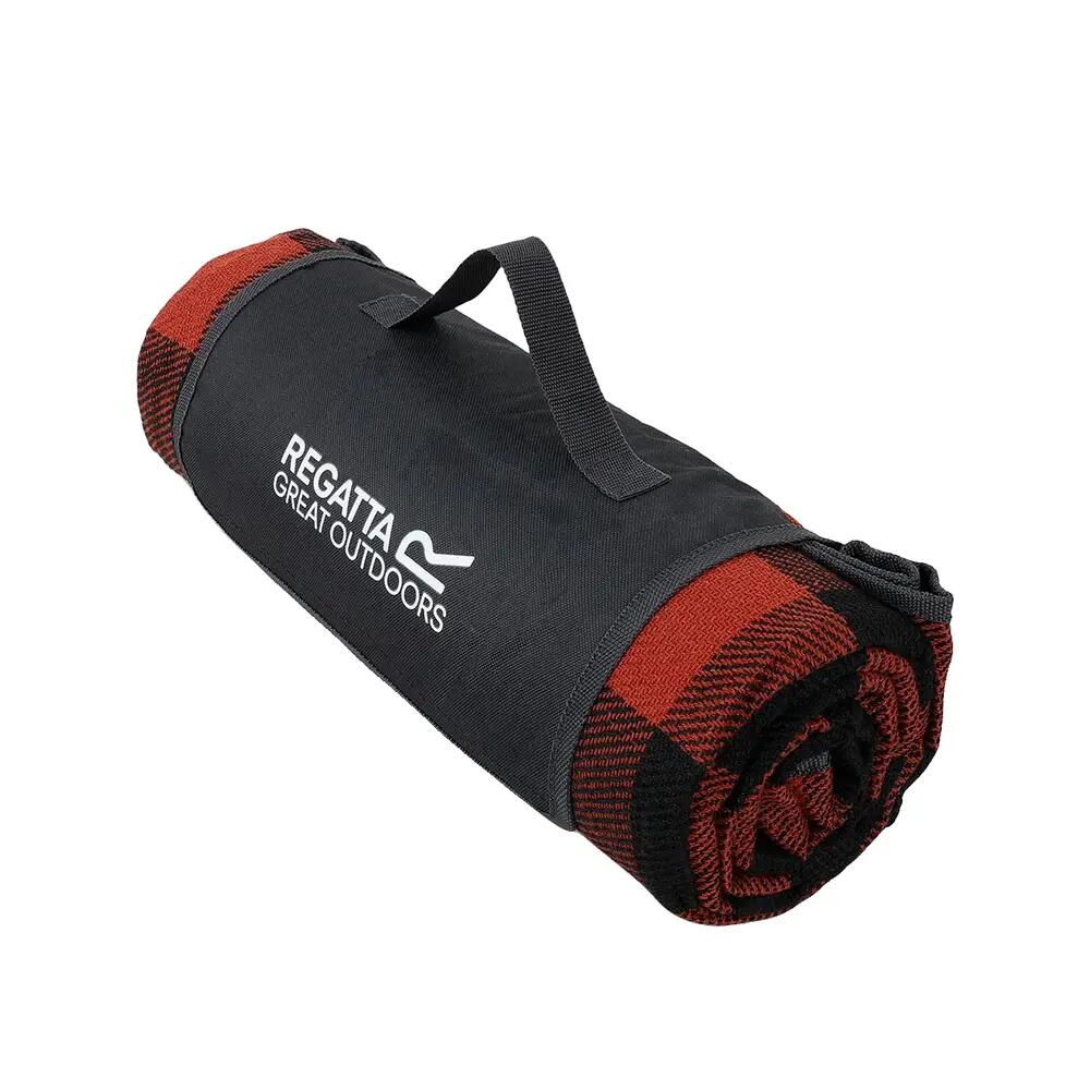 Koc piknikowy Regatta Matio Picnic Rug- czerwony 5/6