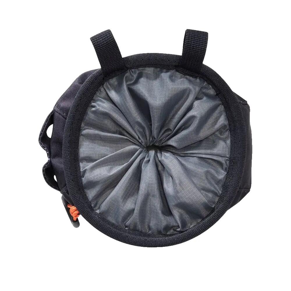Sac magnésie Petzl SAKAPOCHE noir compact résistant avec cordon et boucle 2/5