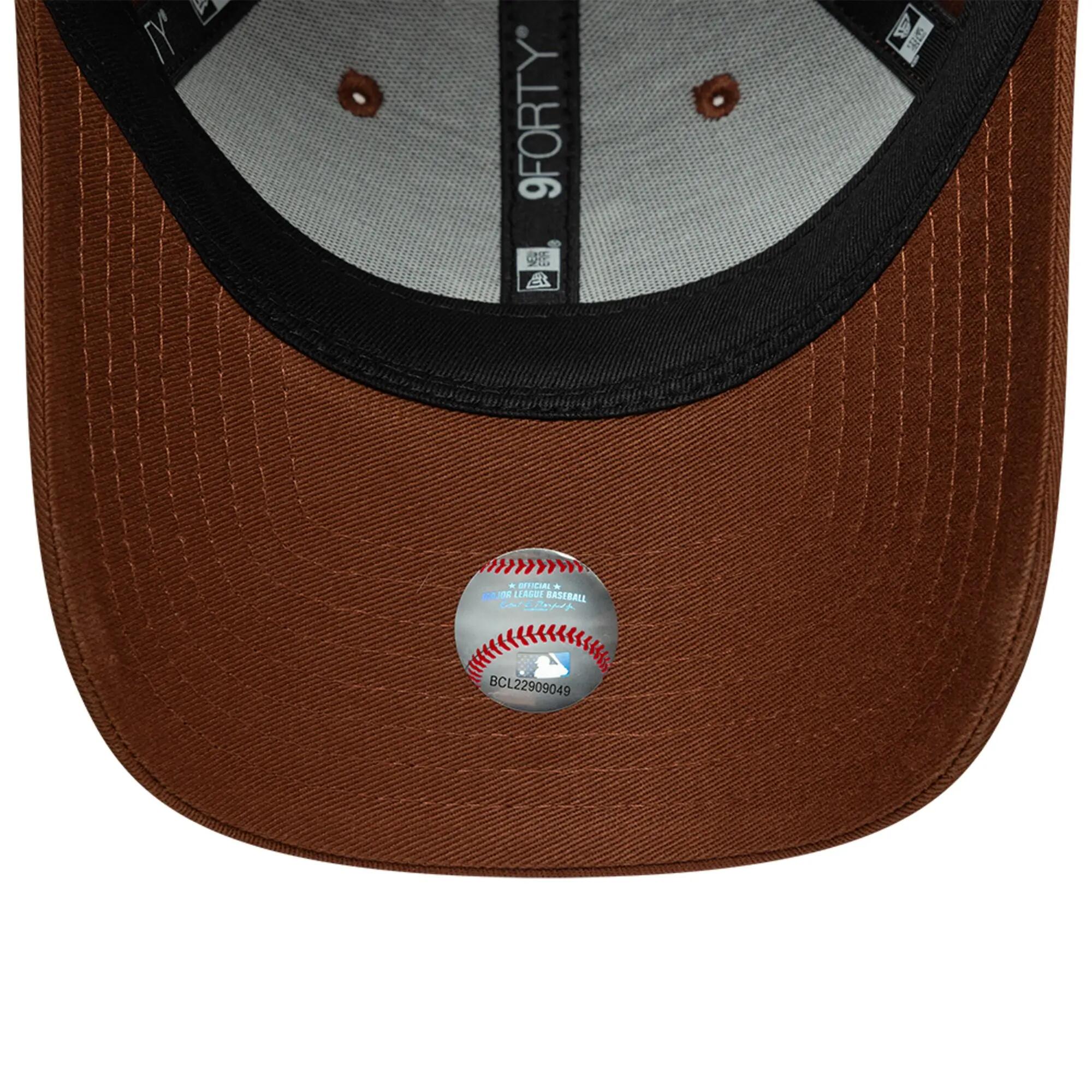 Brown New Era hat. 5/5