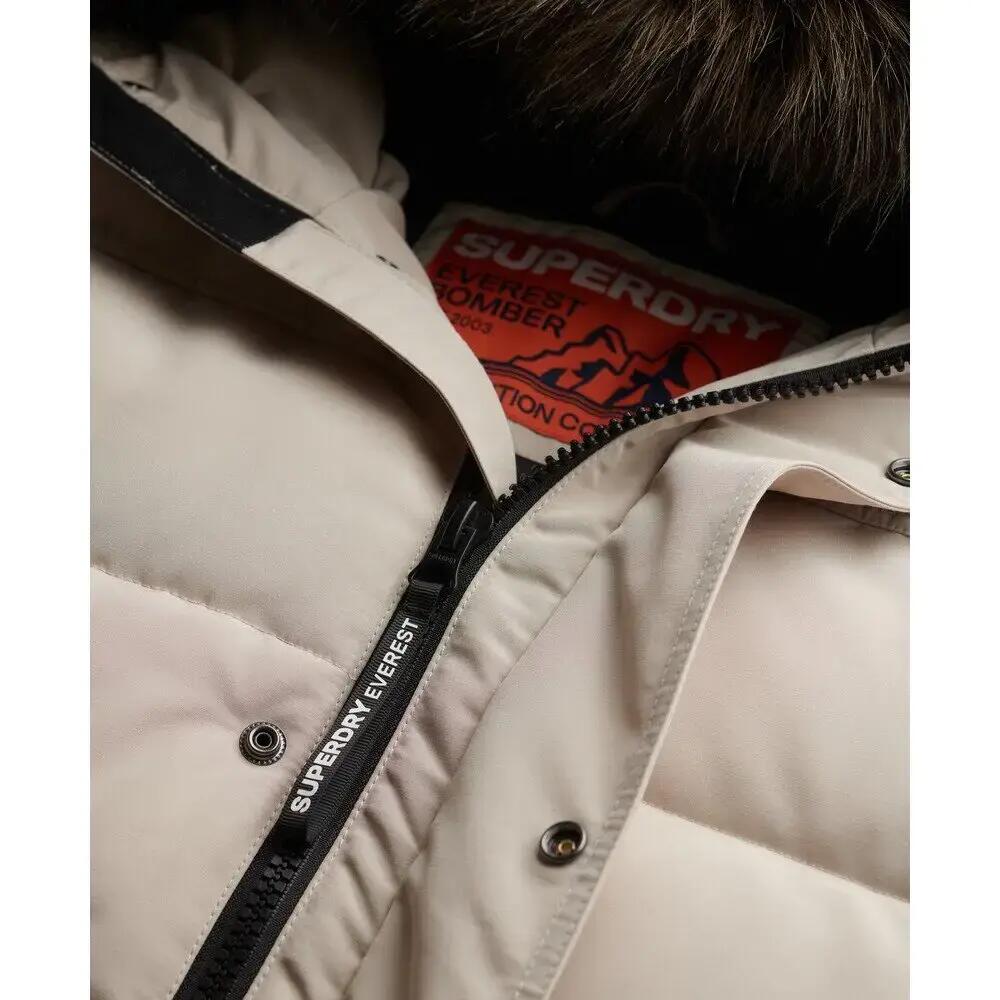 superdry Kurtka Everest Hooded Puffer Bomber – Relaxed Fit – Chateau Beige 7/7