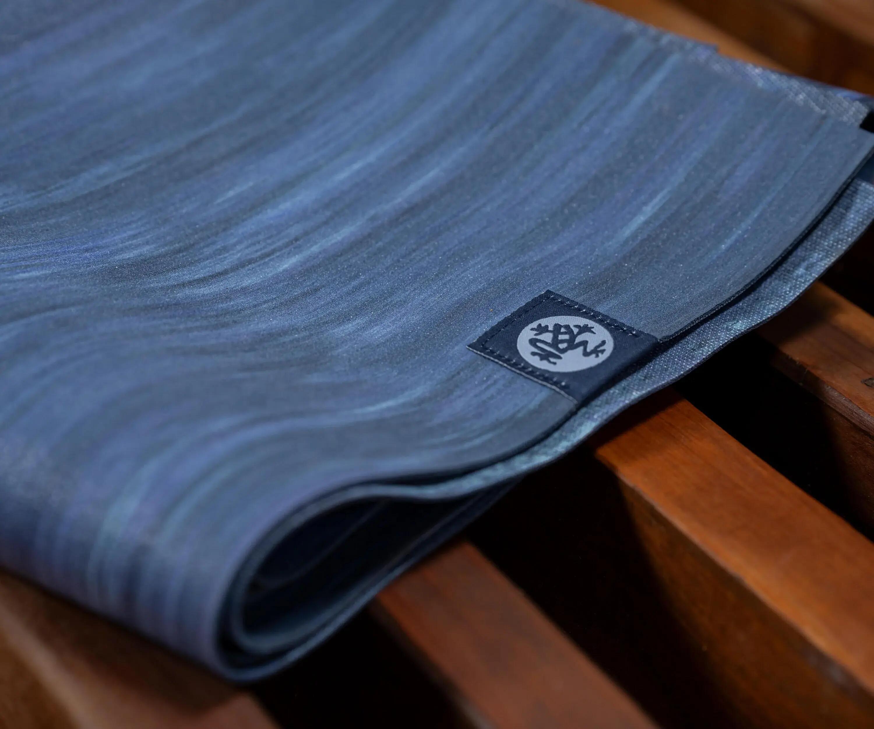 Kauczukowa mata do jogi Manduka eKO Superlite Travel 1.5mm 200cm - Charcoal 12/14
