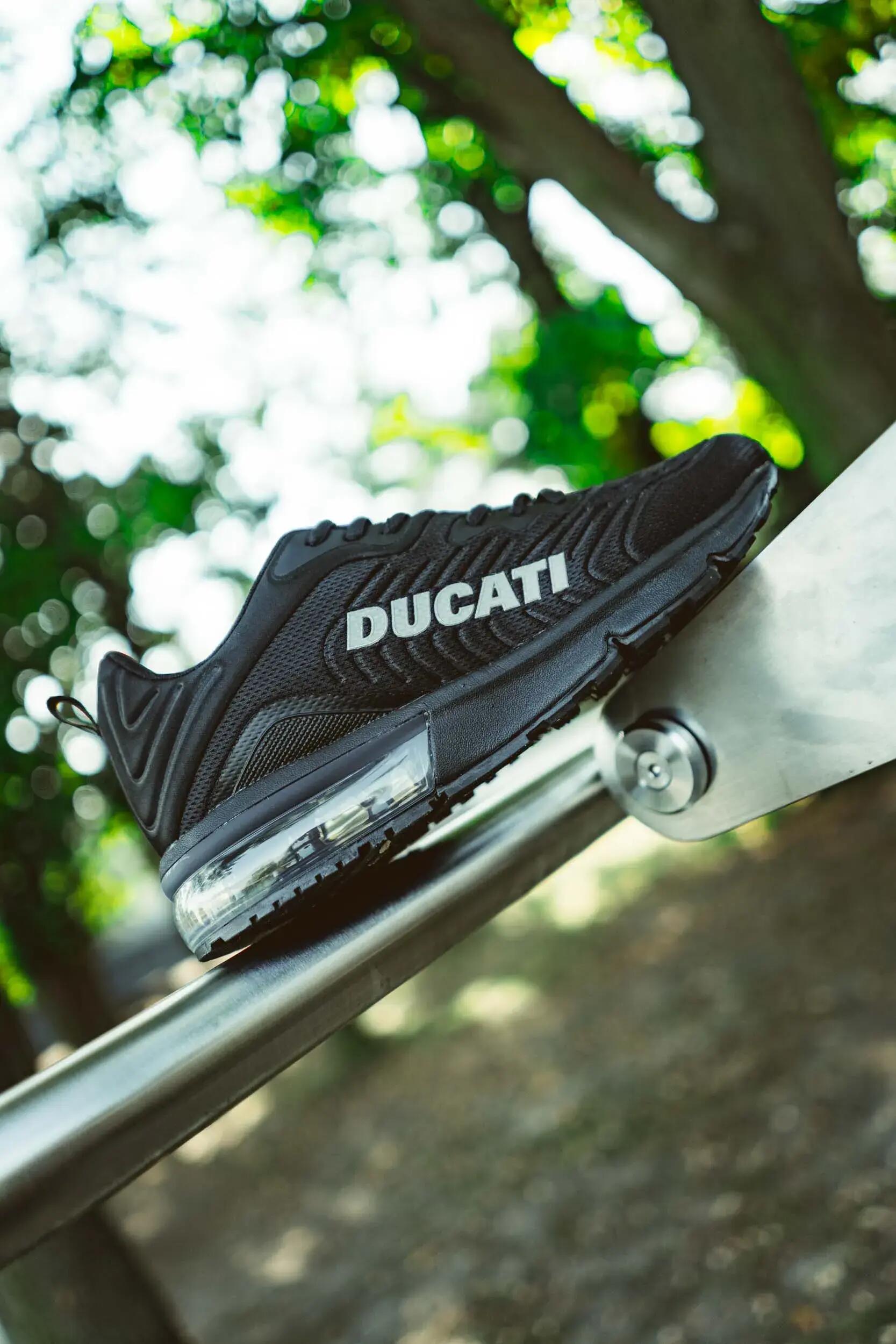Czarne buty męskie Ducati Istanbul 7/10