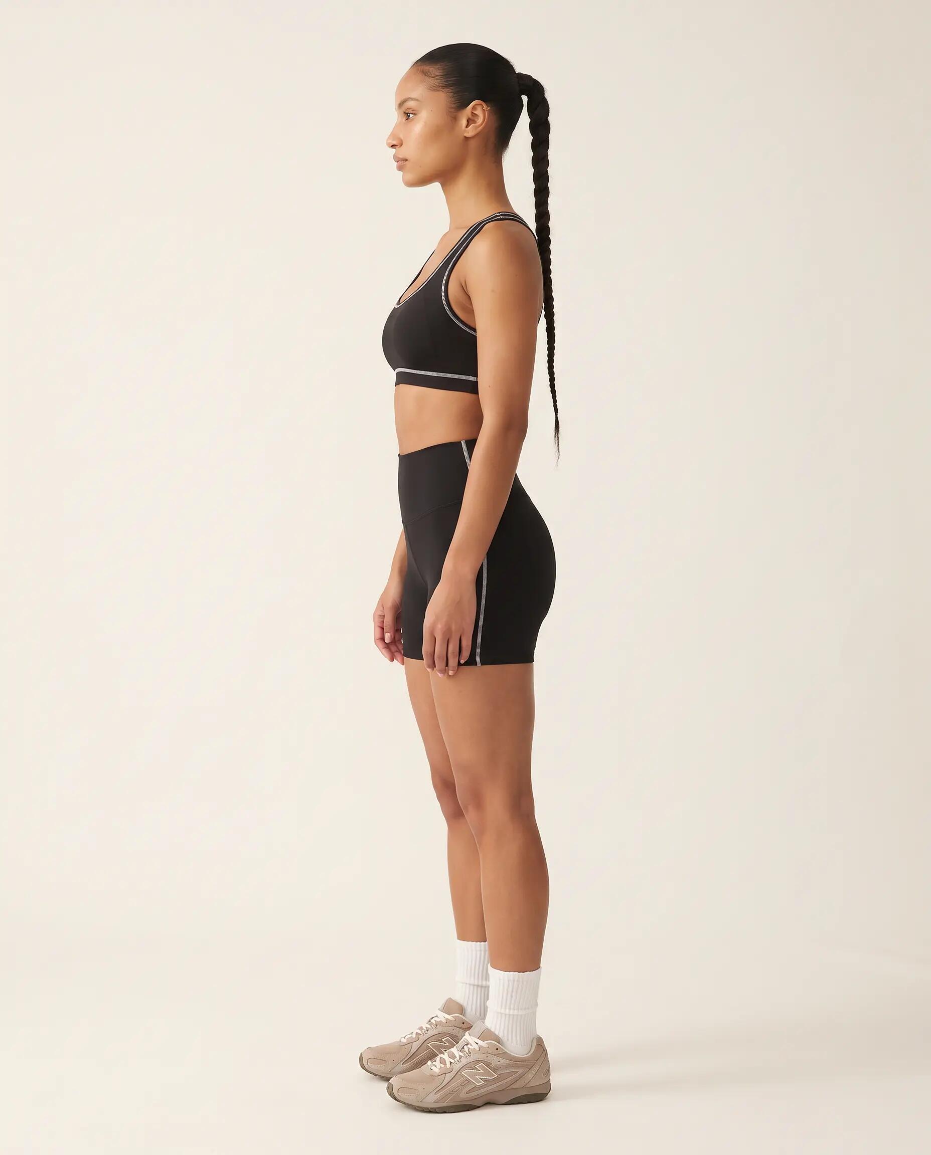 Damen Fitness Shorts hoher Bund mittellang Kontrastpaspel Track - Schwarz 5/8