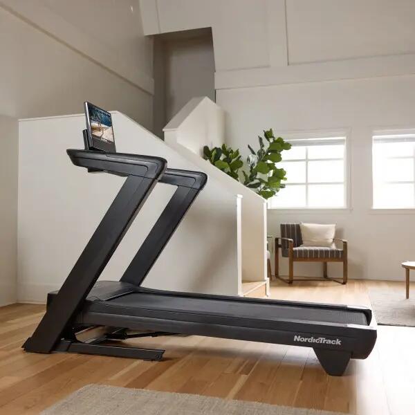Tapis de course Commercial 1750 connecté iFIT / Ecran tactile 16" 8/10