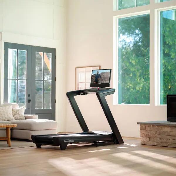 Laufband Commercial 2450 7/9