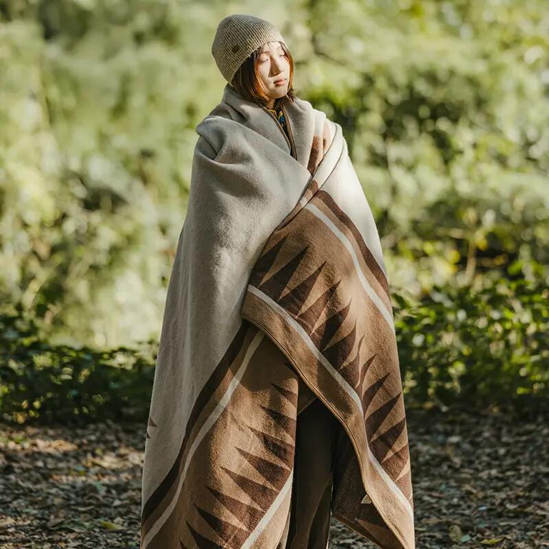 Naturehike Decke aus Wollmischung - Geometrisches Design 4/7
