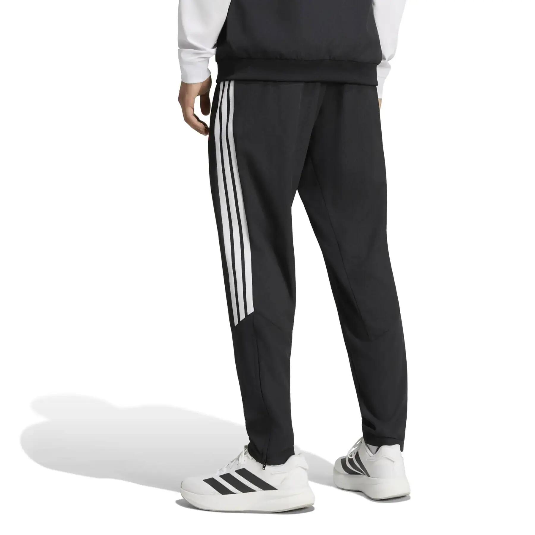 Presentatiebroek Liverpool FC Tiro 2026/27 5/7