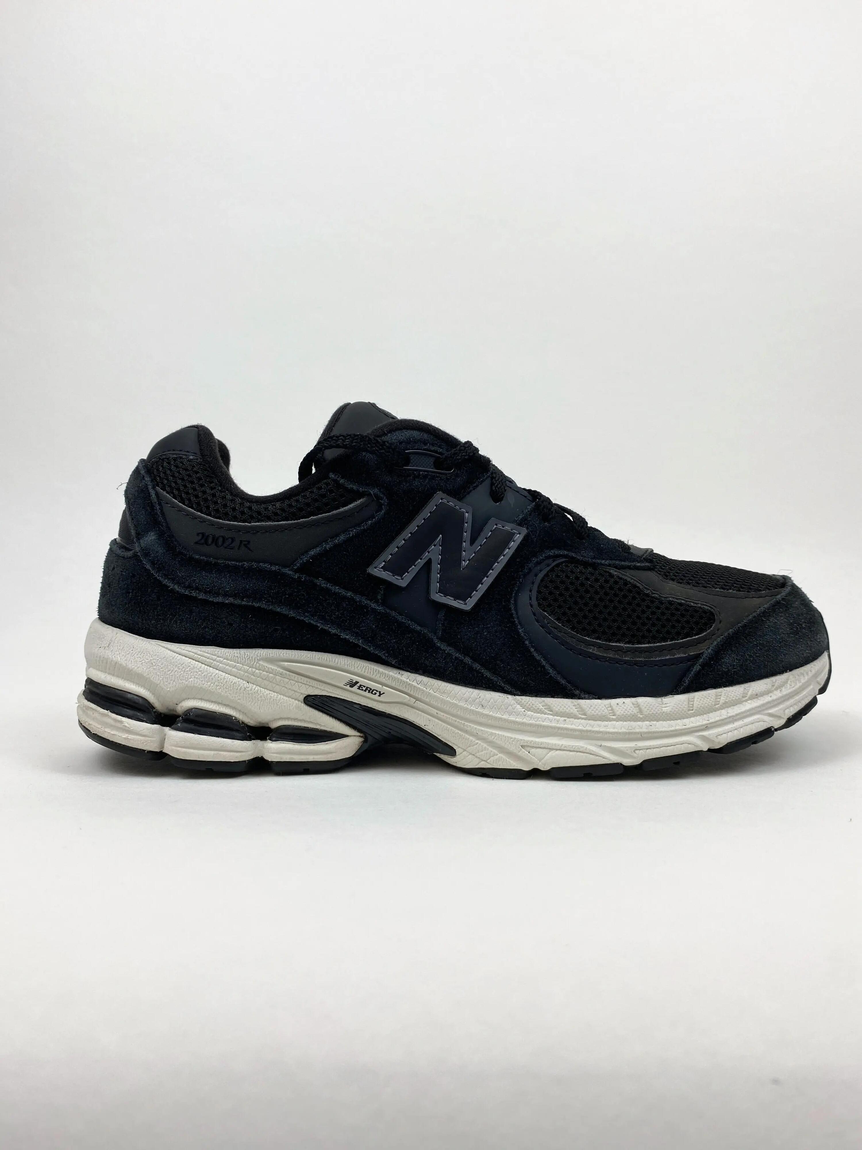 NEW BALANCE picture