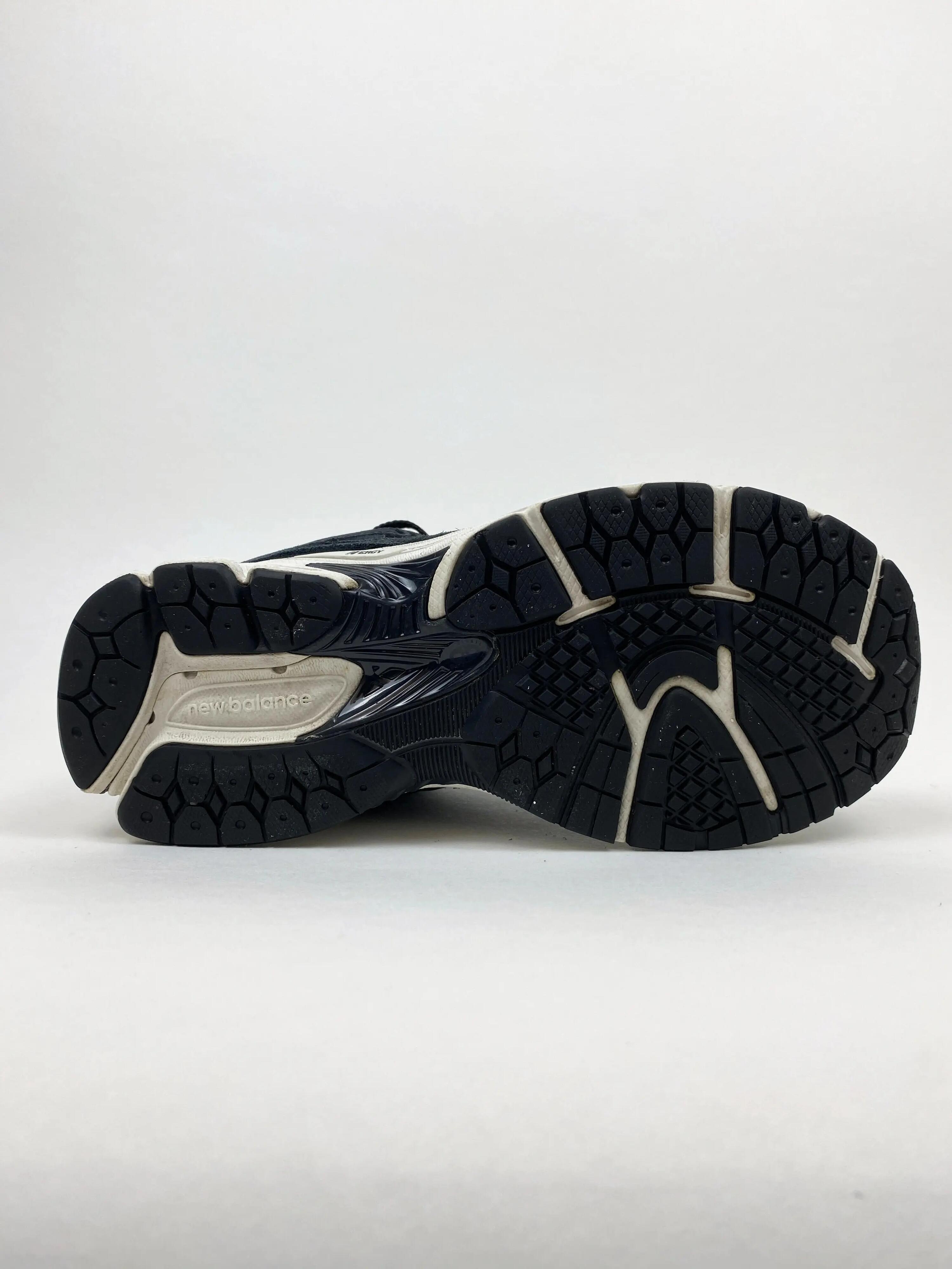 Reconditionné NEW BALANCE Baskets Femme, 2002R, Noir Très Bon État 2/4