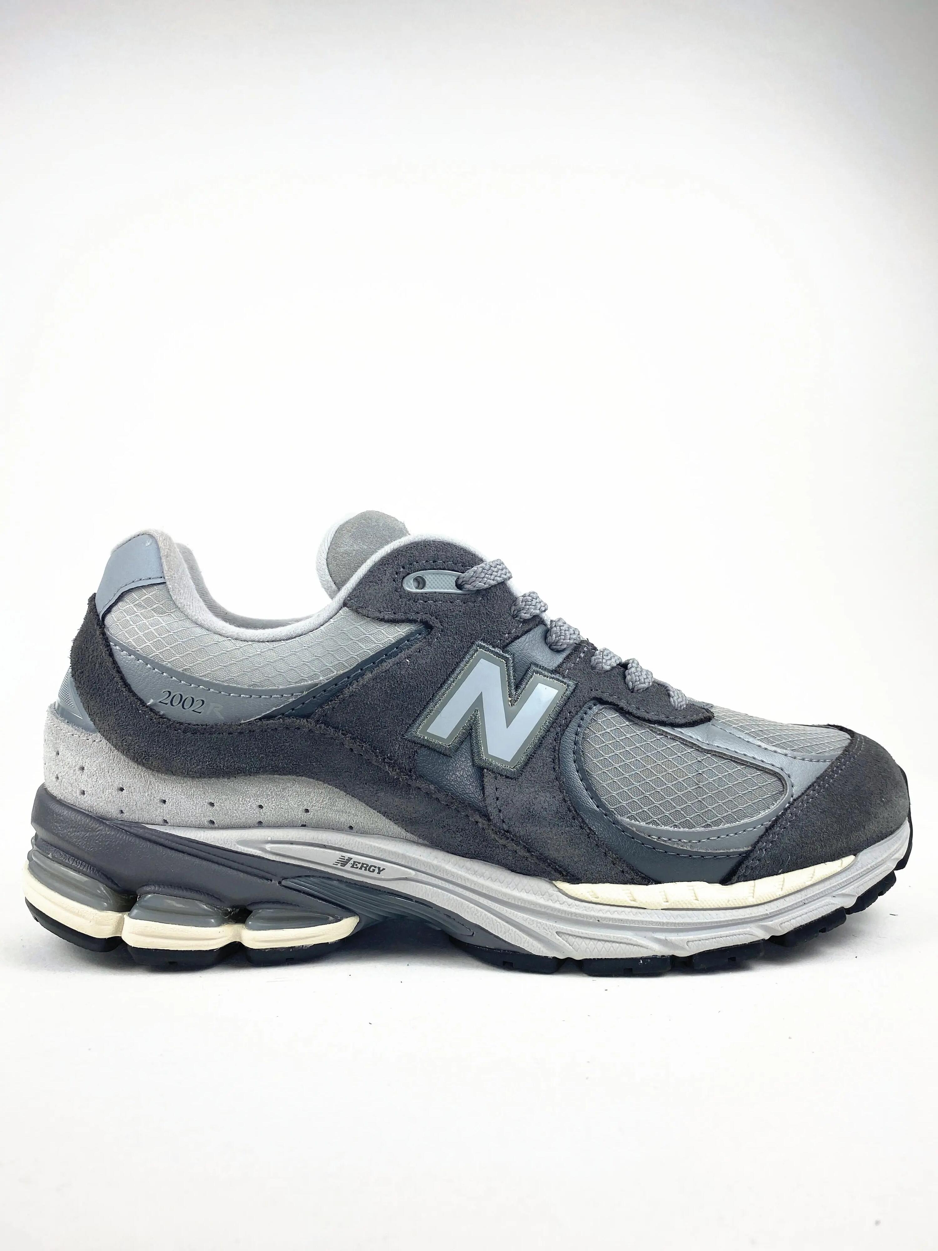 NEW BALANCE picture