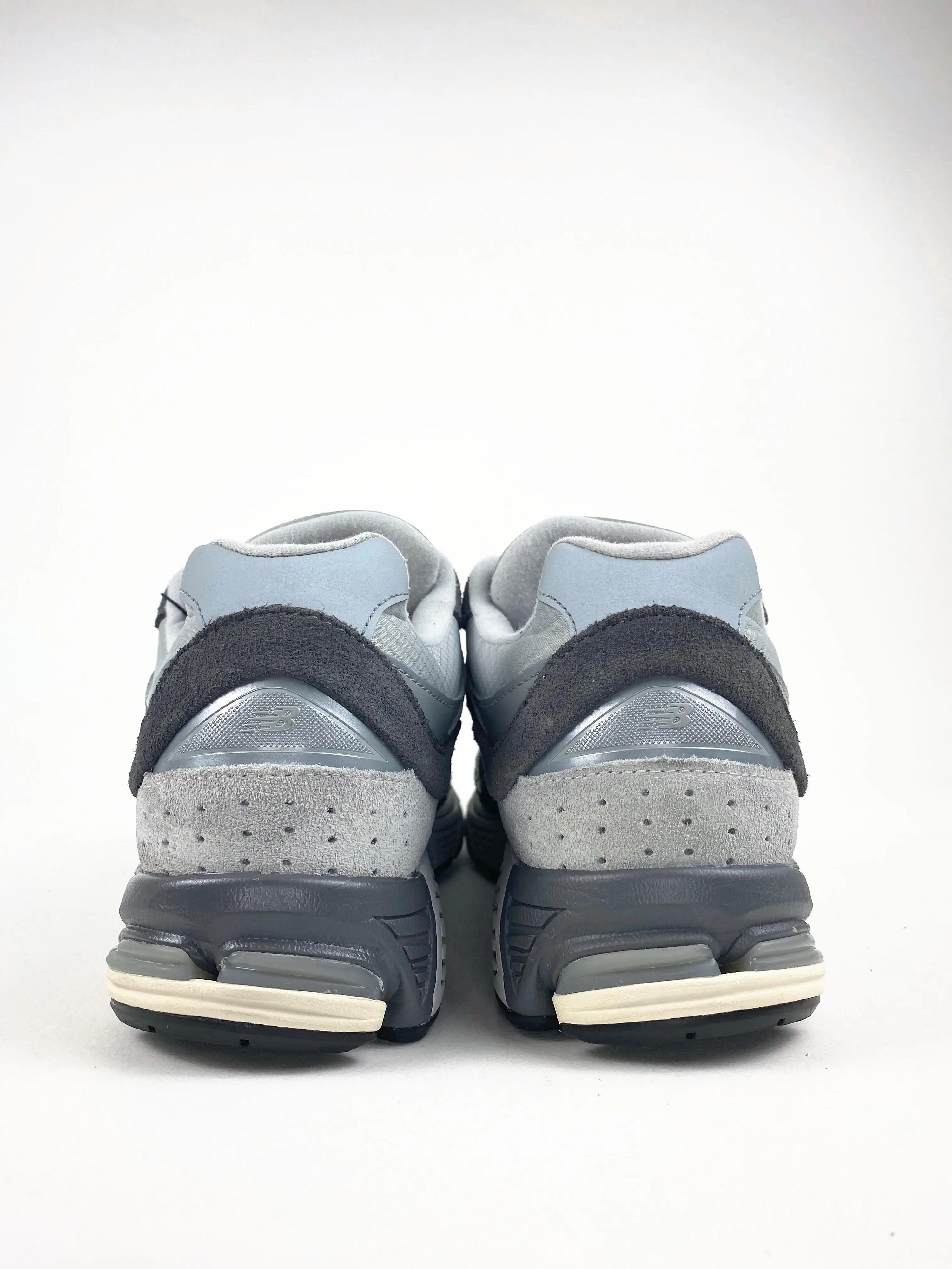 Reconditionné NEW BALANCE Baskets Homme, 2002R, Gris foncé Très Bon État 3/4