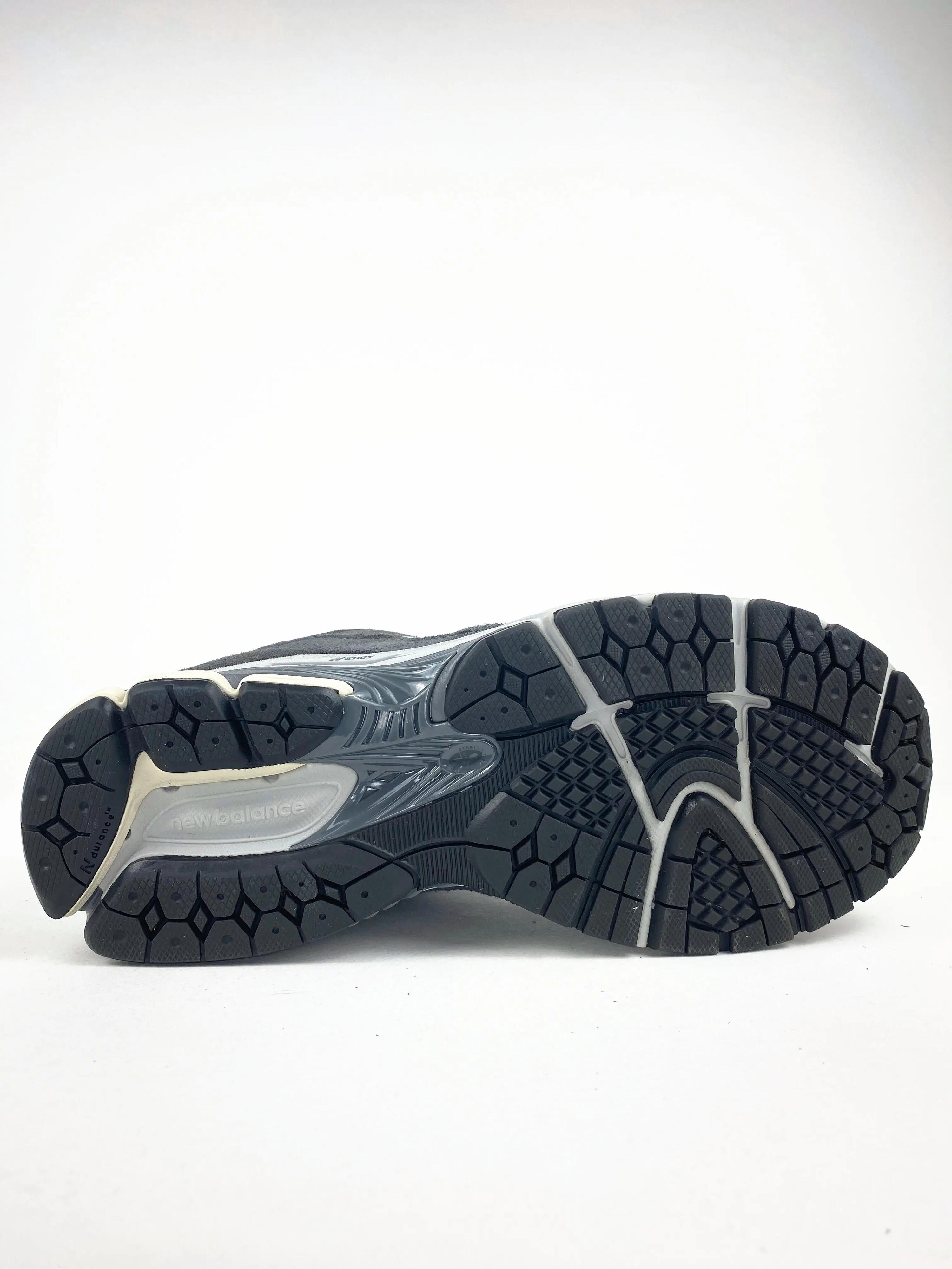 Reconditionné NEW BALANCE Baskets Homme, 2002R, Gris foncé Très Bon État 2/4