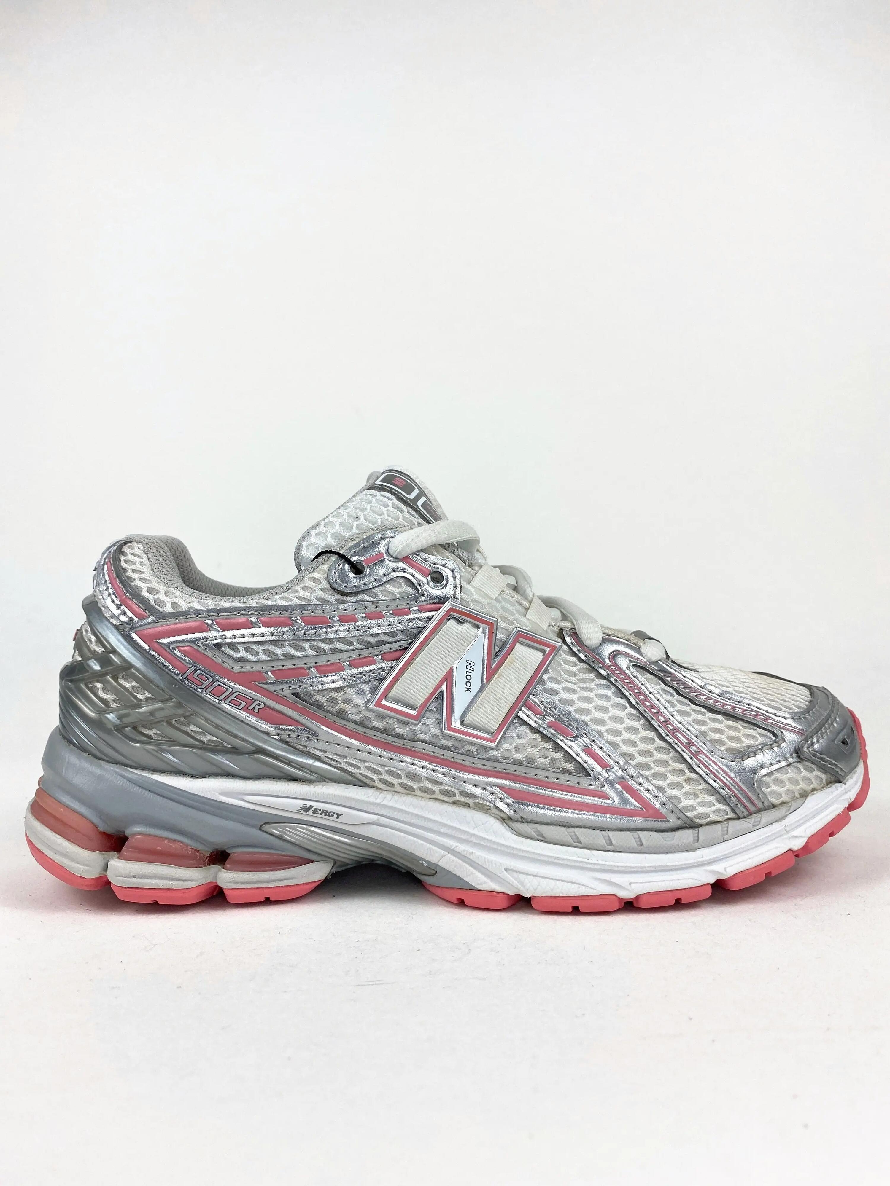 NEW BALANCE picture