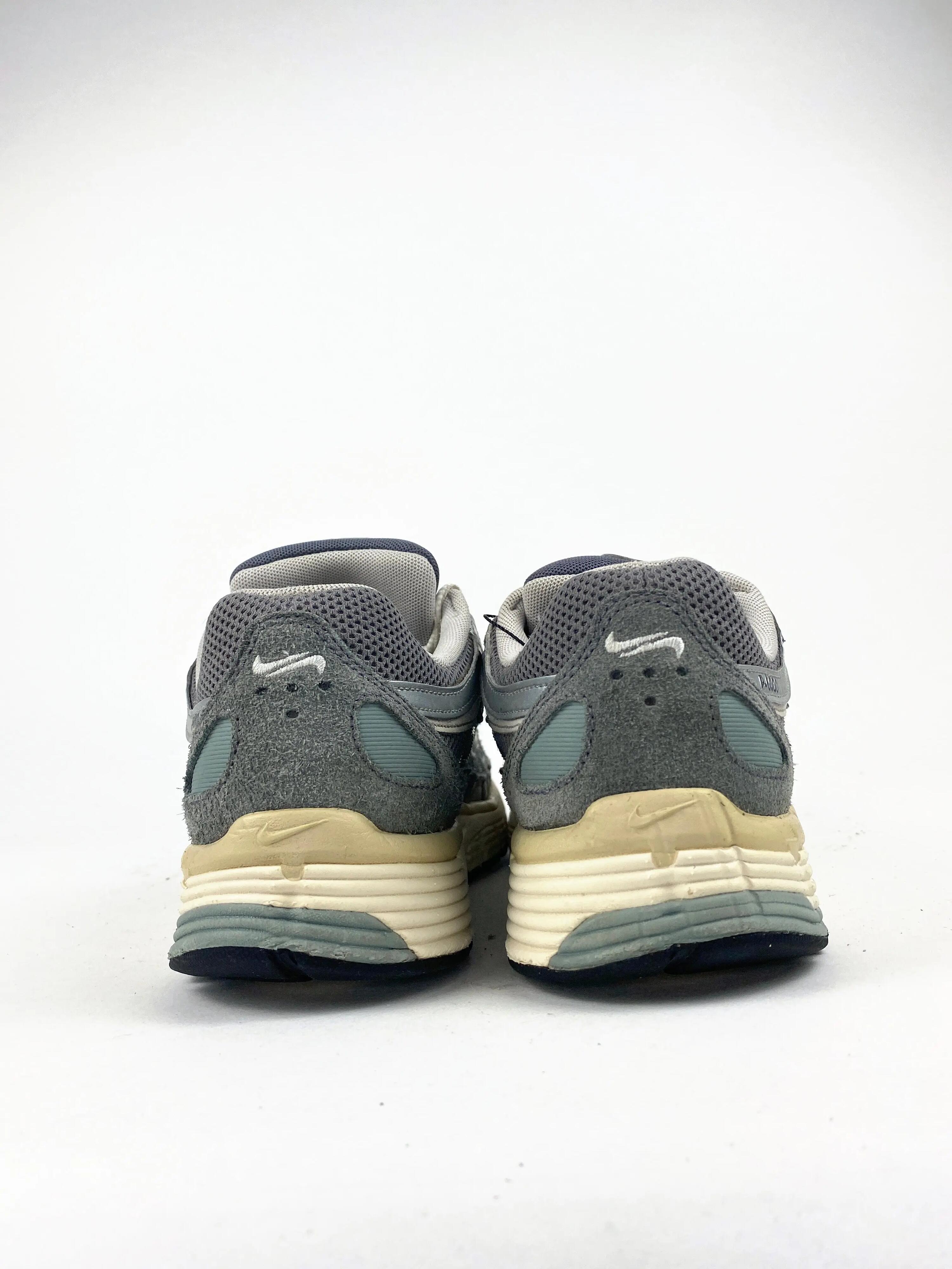 Reconditionné NIKE Baskets Homme, P-6000, Gris clair Très Bon État 3/4