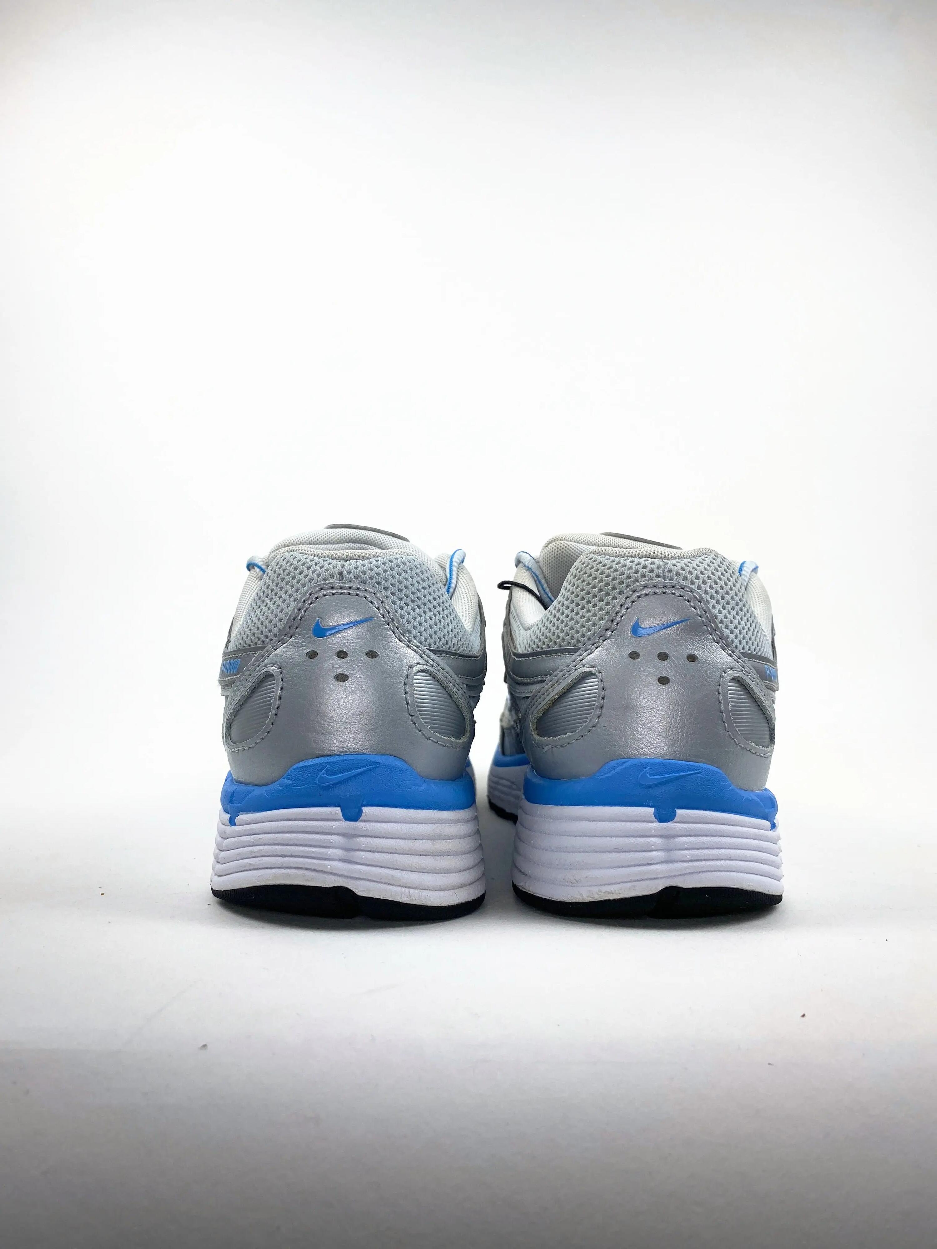 Reconditionné NIKE Baskets Homme, P-6000, Gris clair Très Bon État 3/4