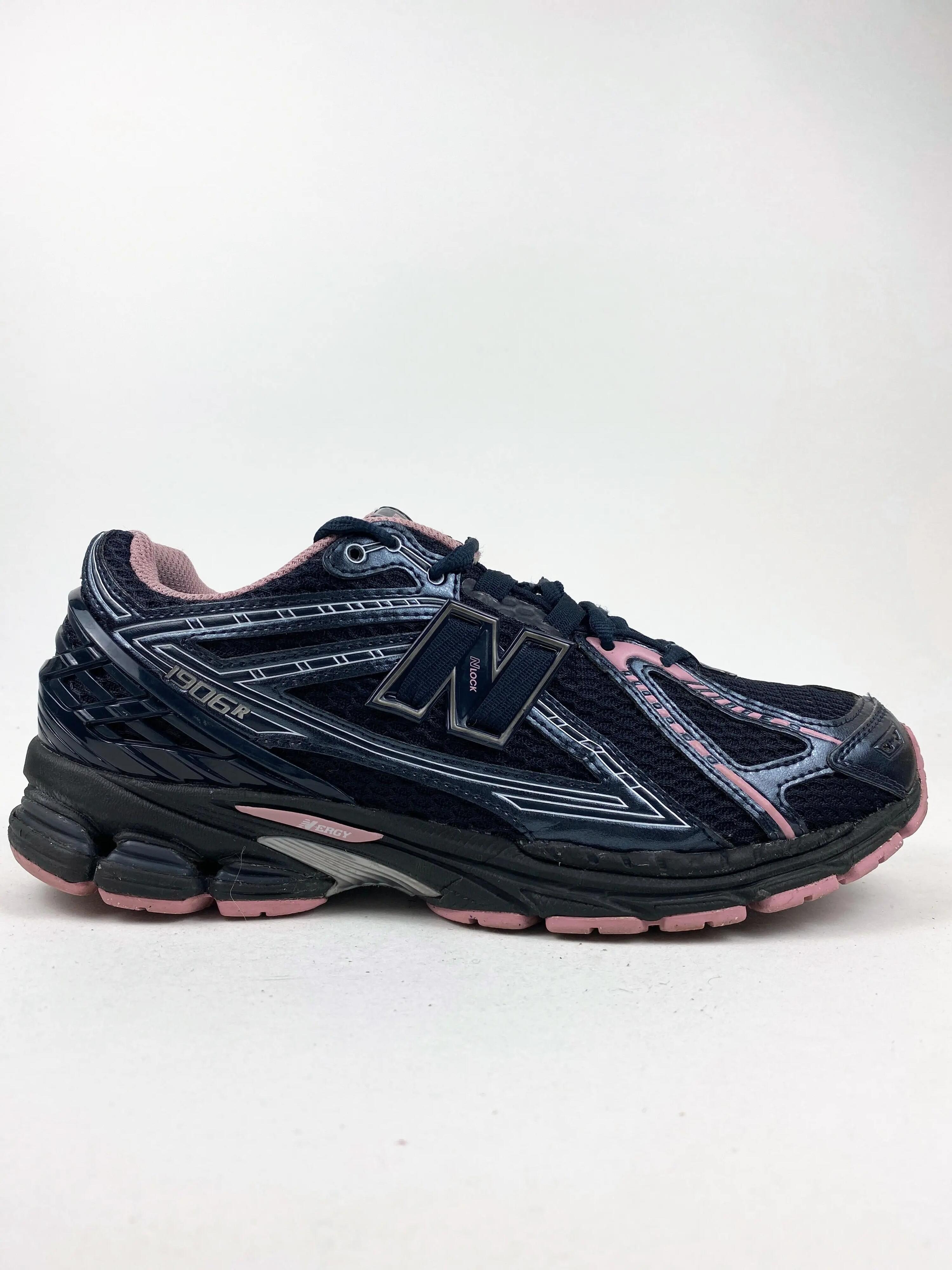 NEW BALANCE picture