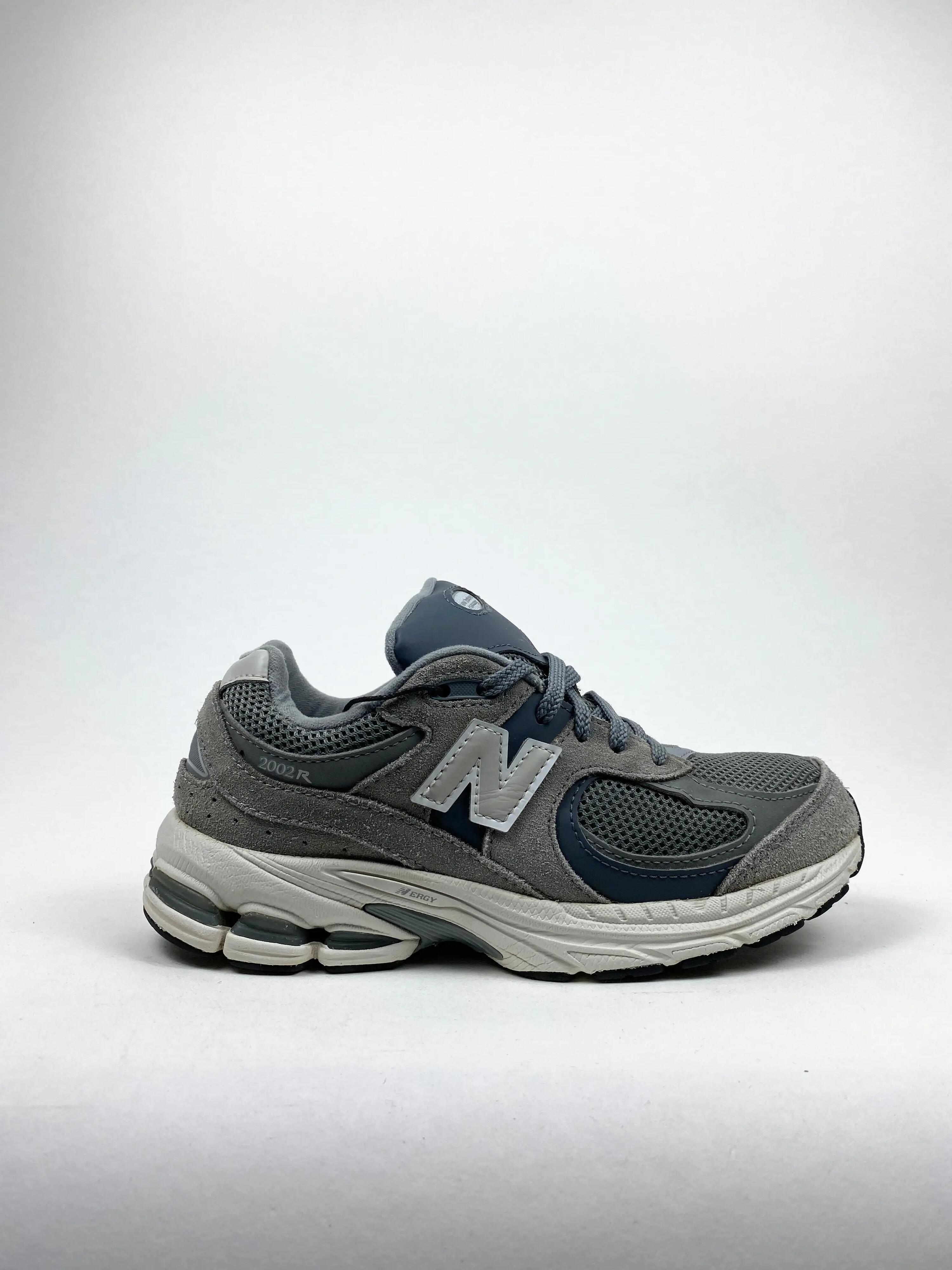 NEW BALANCE picture