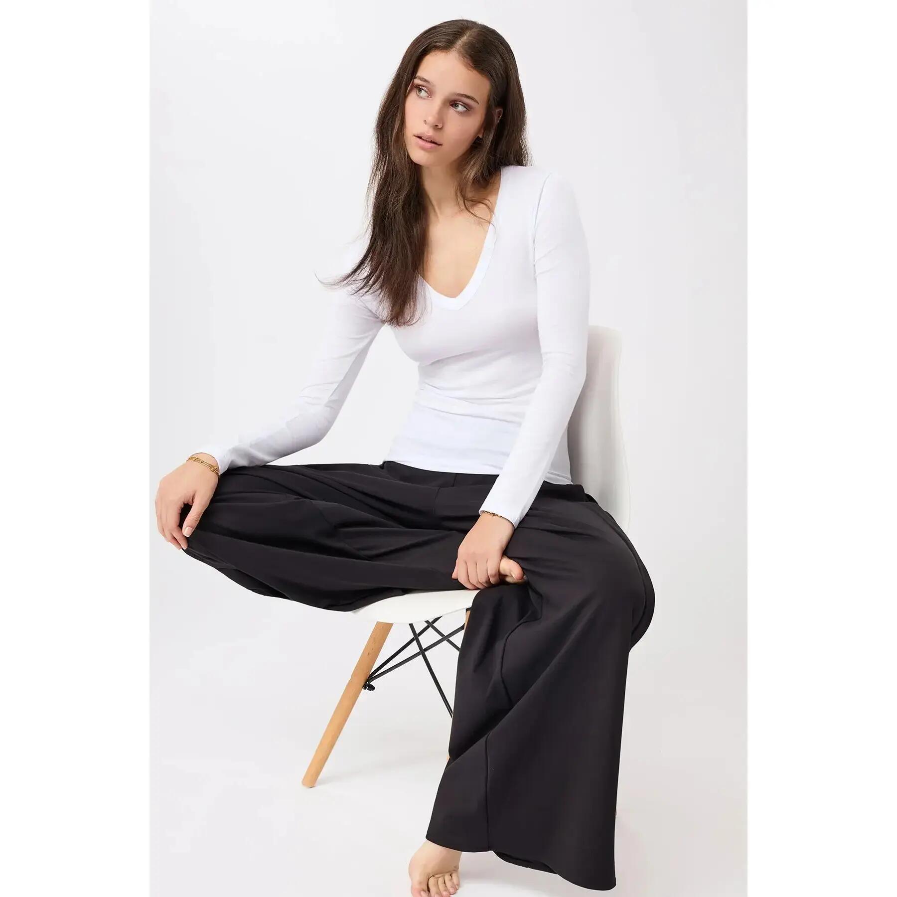 T-shirt col V manches longues ajusté femme Mandala 3/3