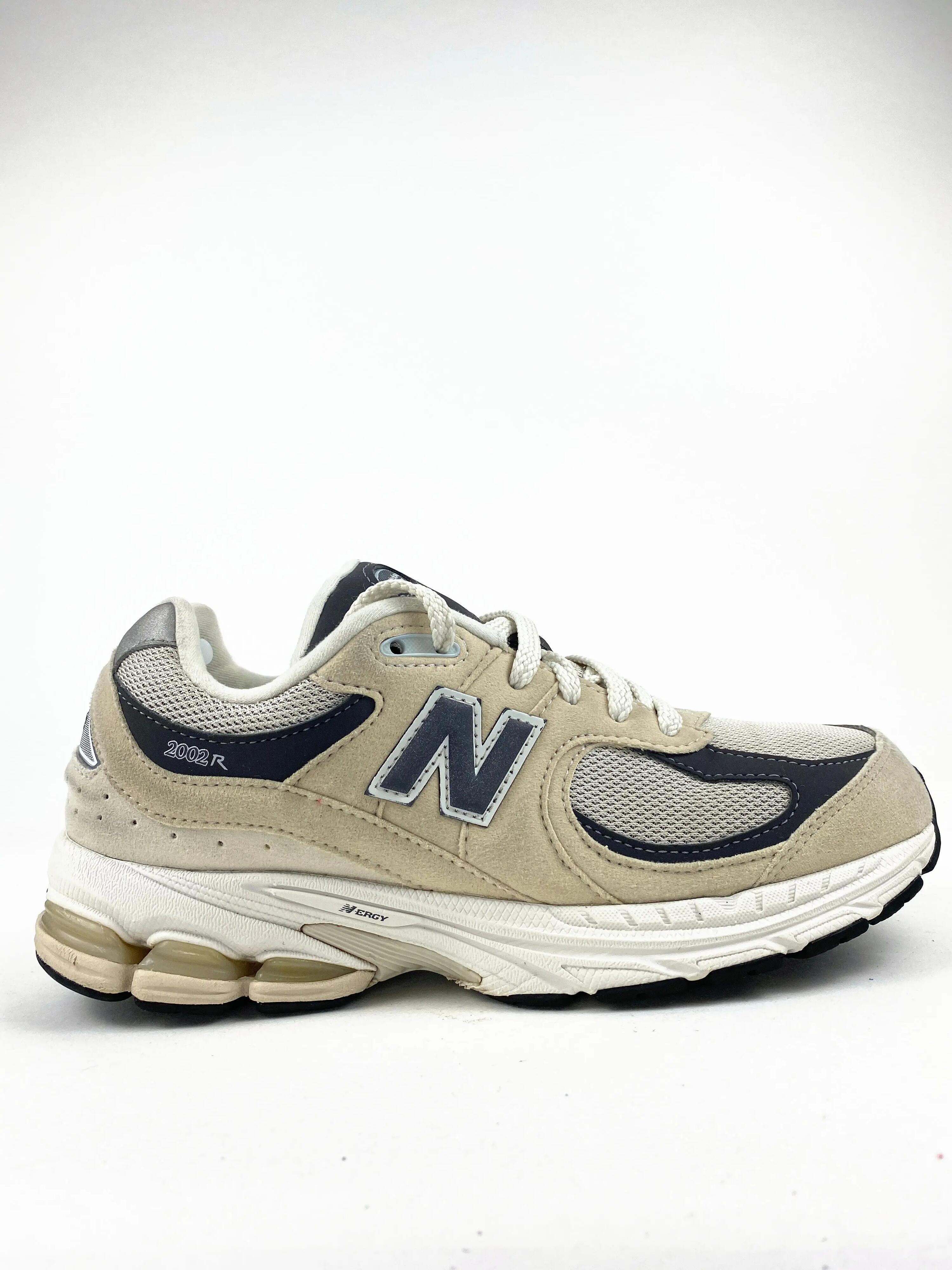 NEW BALANCE picture