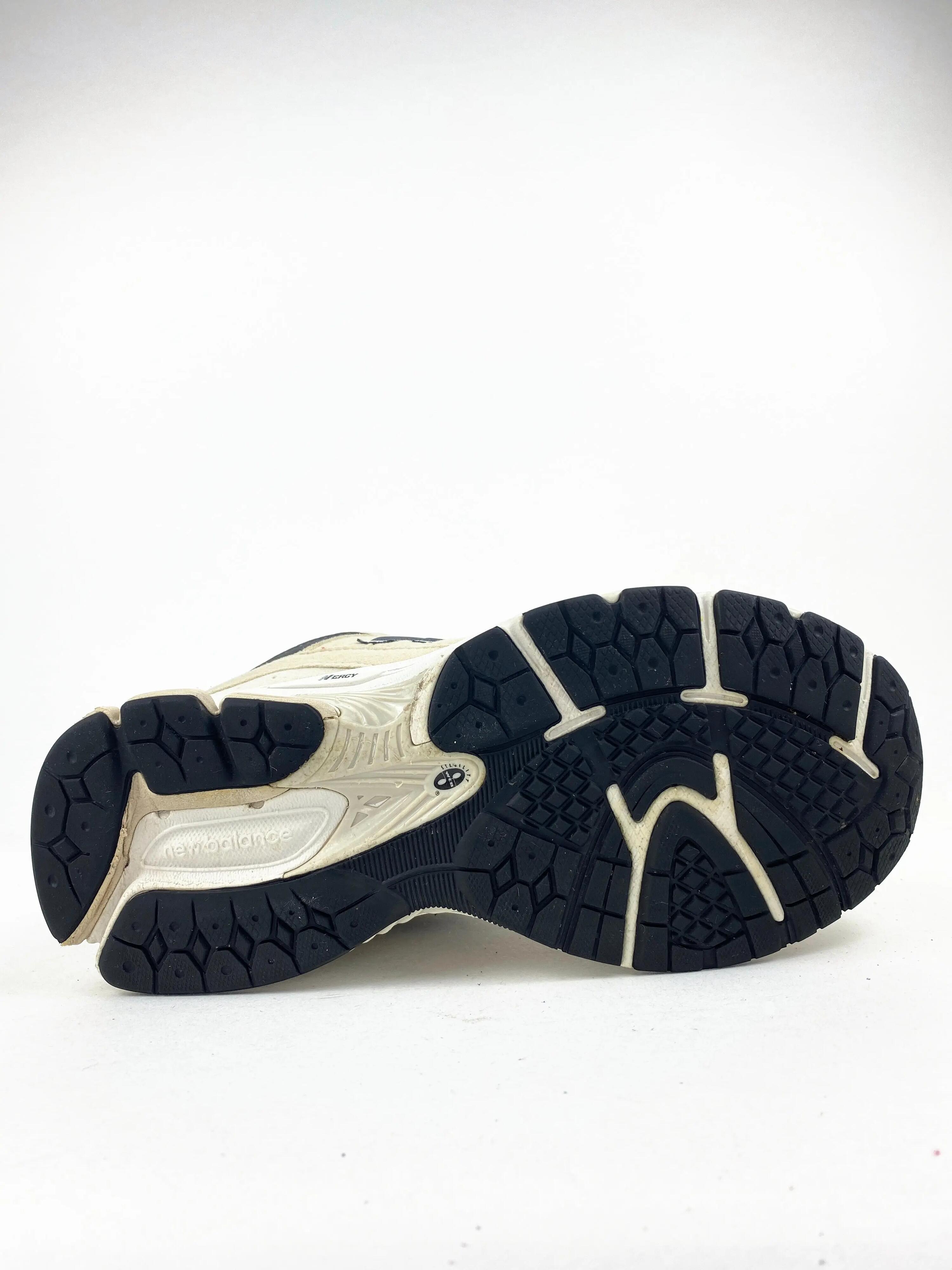 Reconditionné NEW BALANCE Baskets Homme, 2002R, Beige Très Bon État 2/4