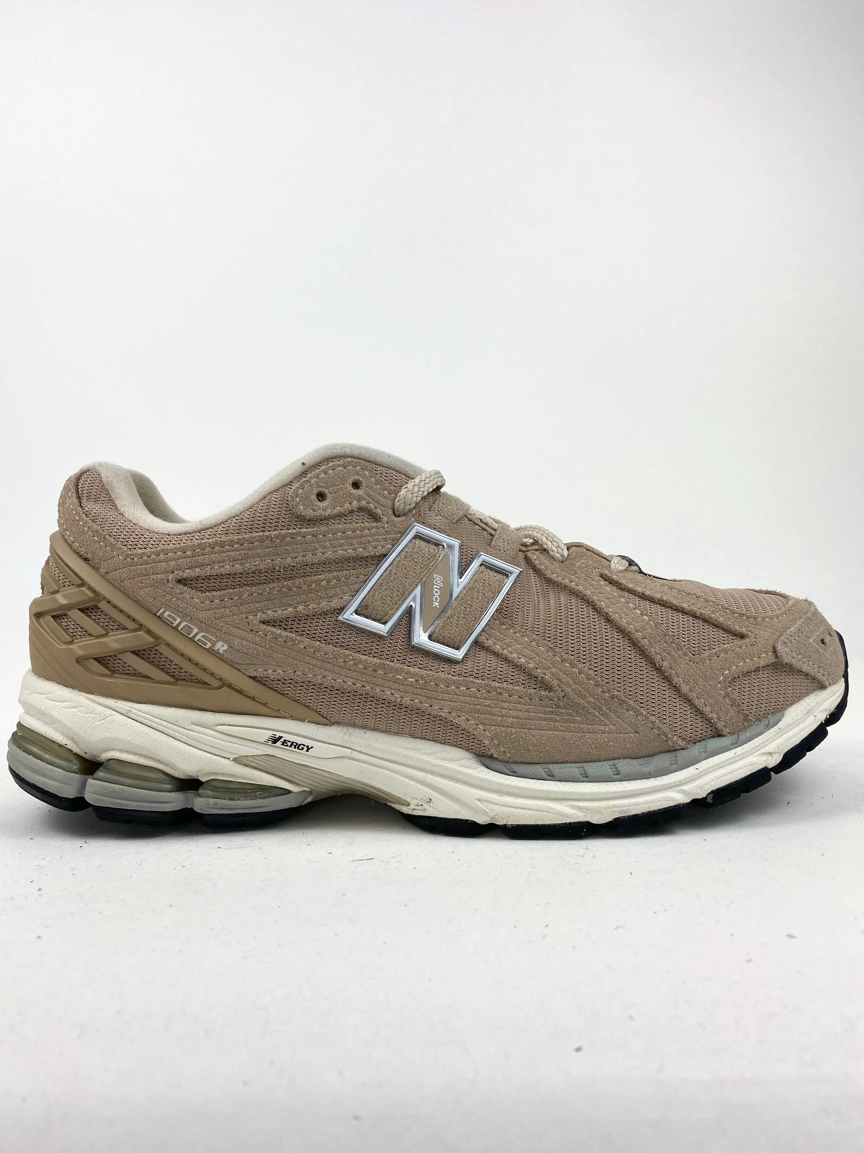 NEW BALANCE picture