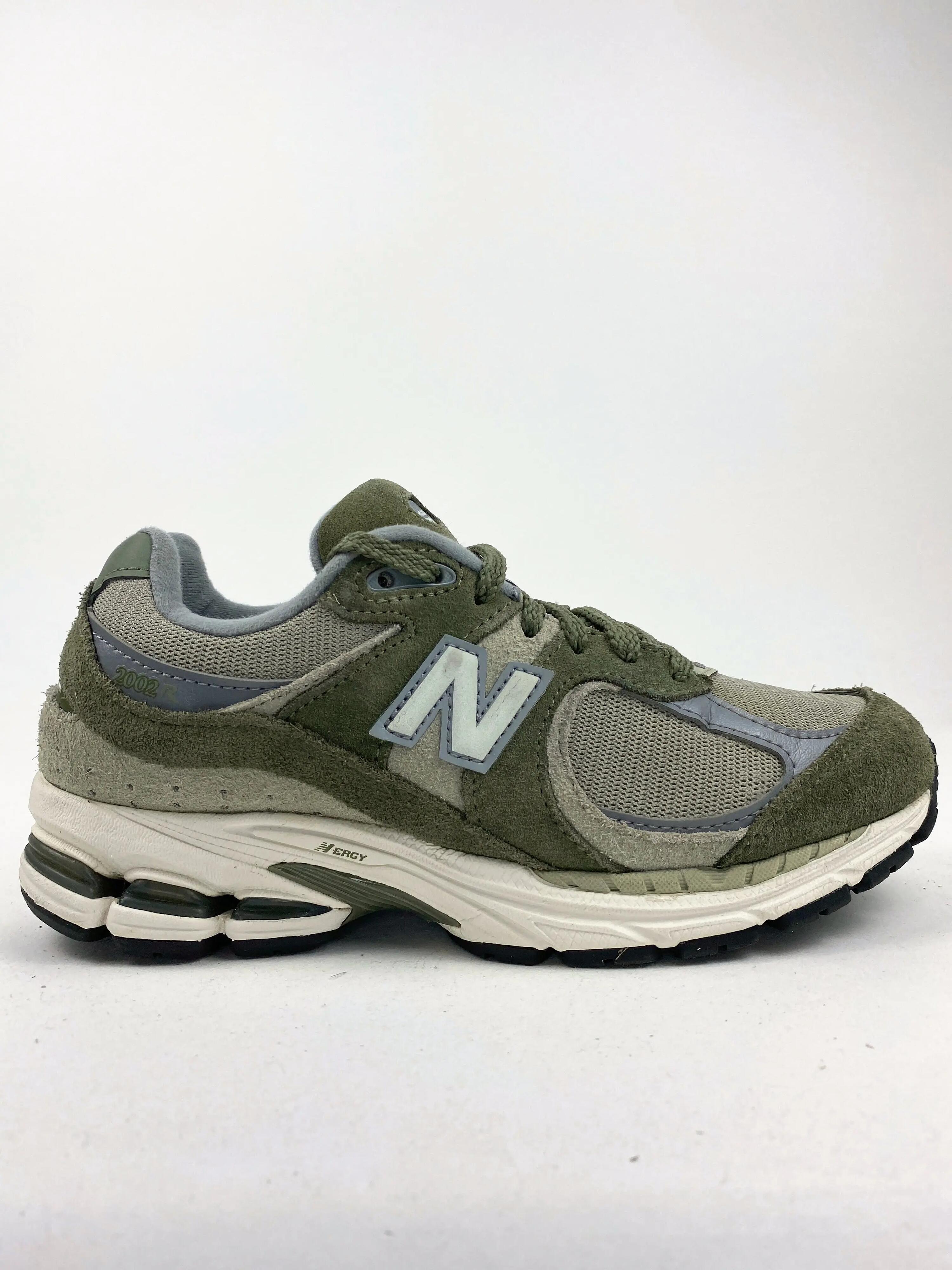 NEW BALANCE picture