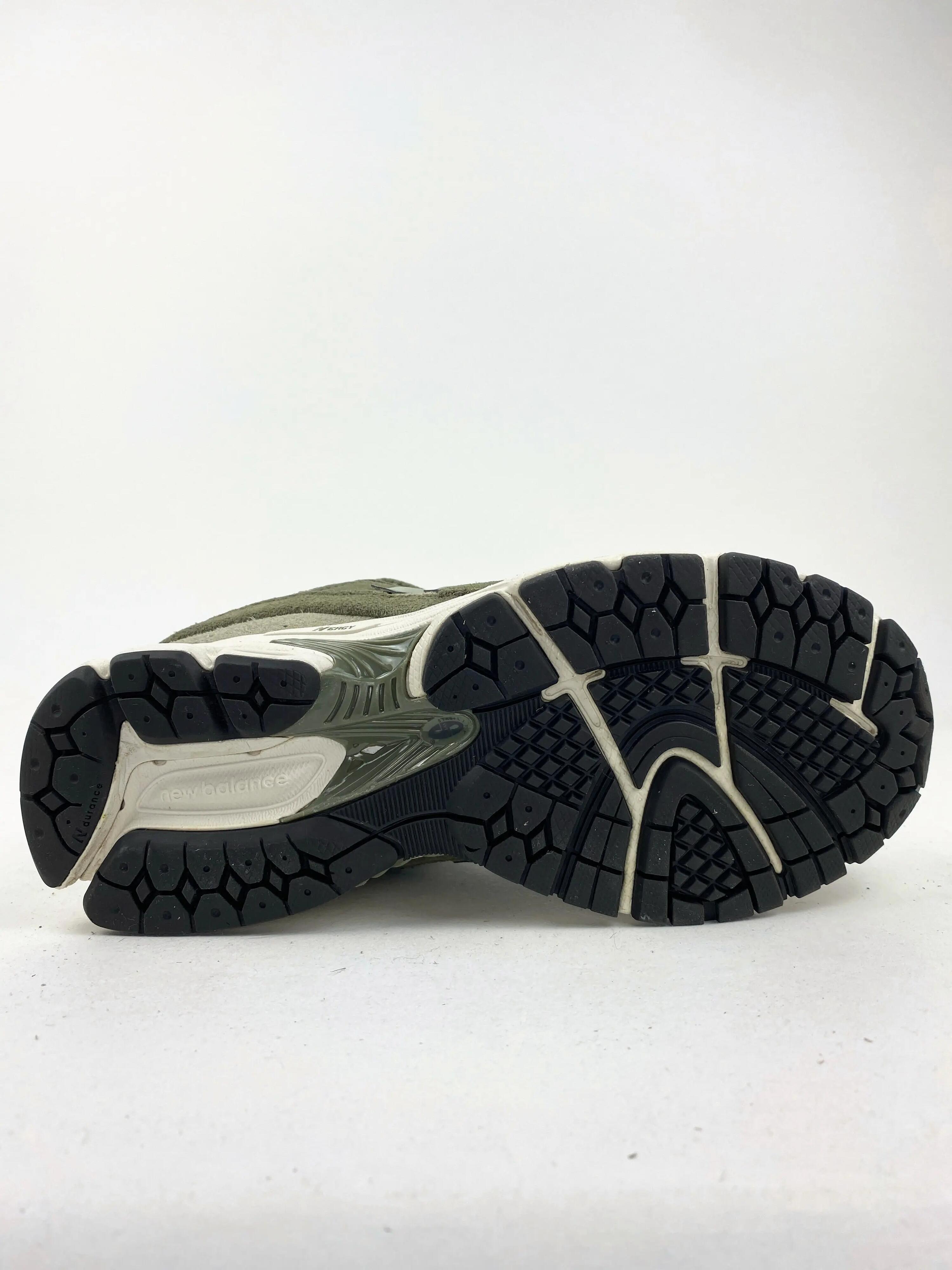 Reconditionné NEW BALANCE Baskets Femme, 2002R, Kaki Très Bon État 2/4